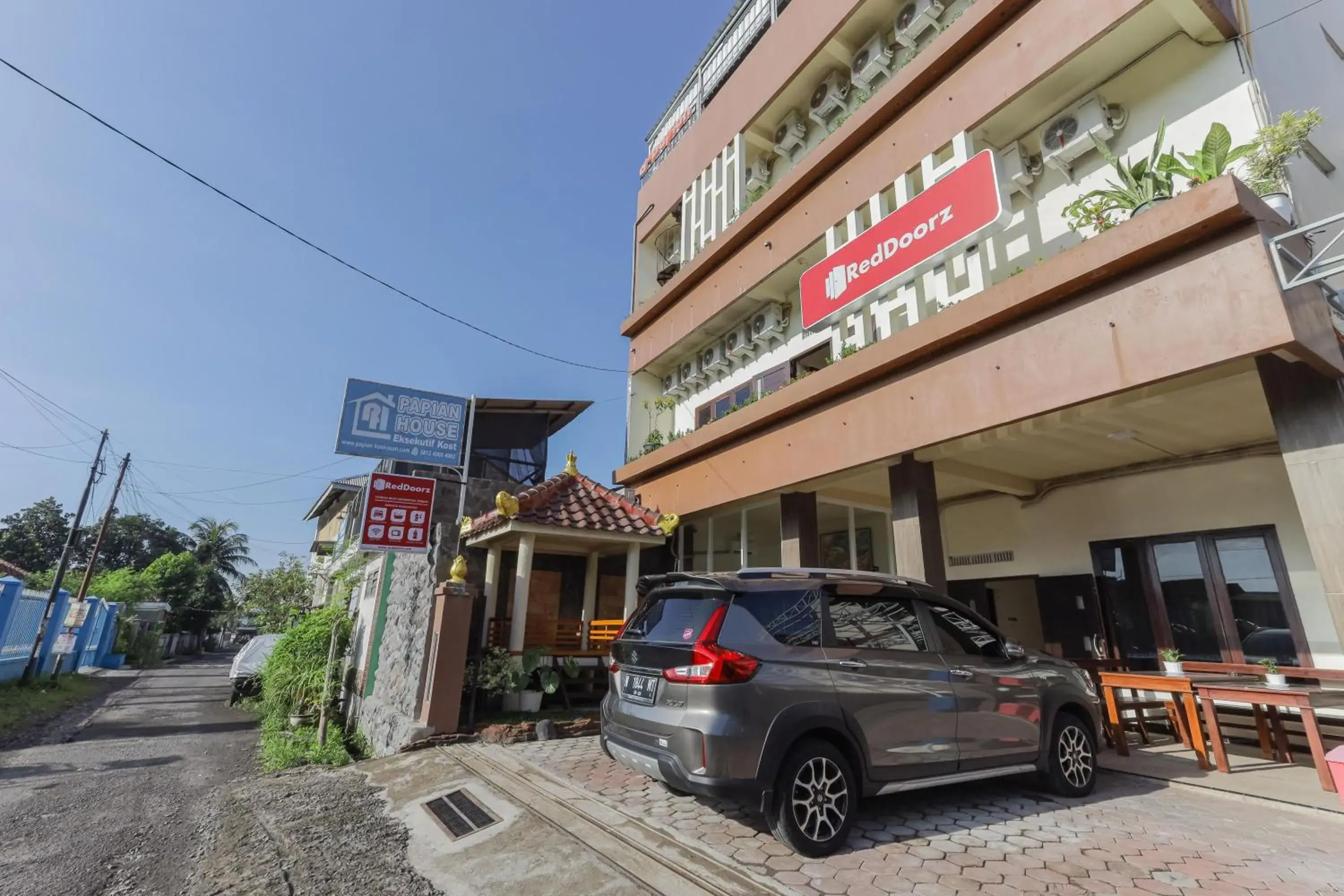 Property building in RedDoorz Syariah near Universitas Jember Property building in RedDoorz Syariah near Universitas Jember