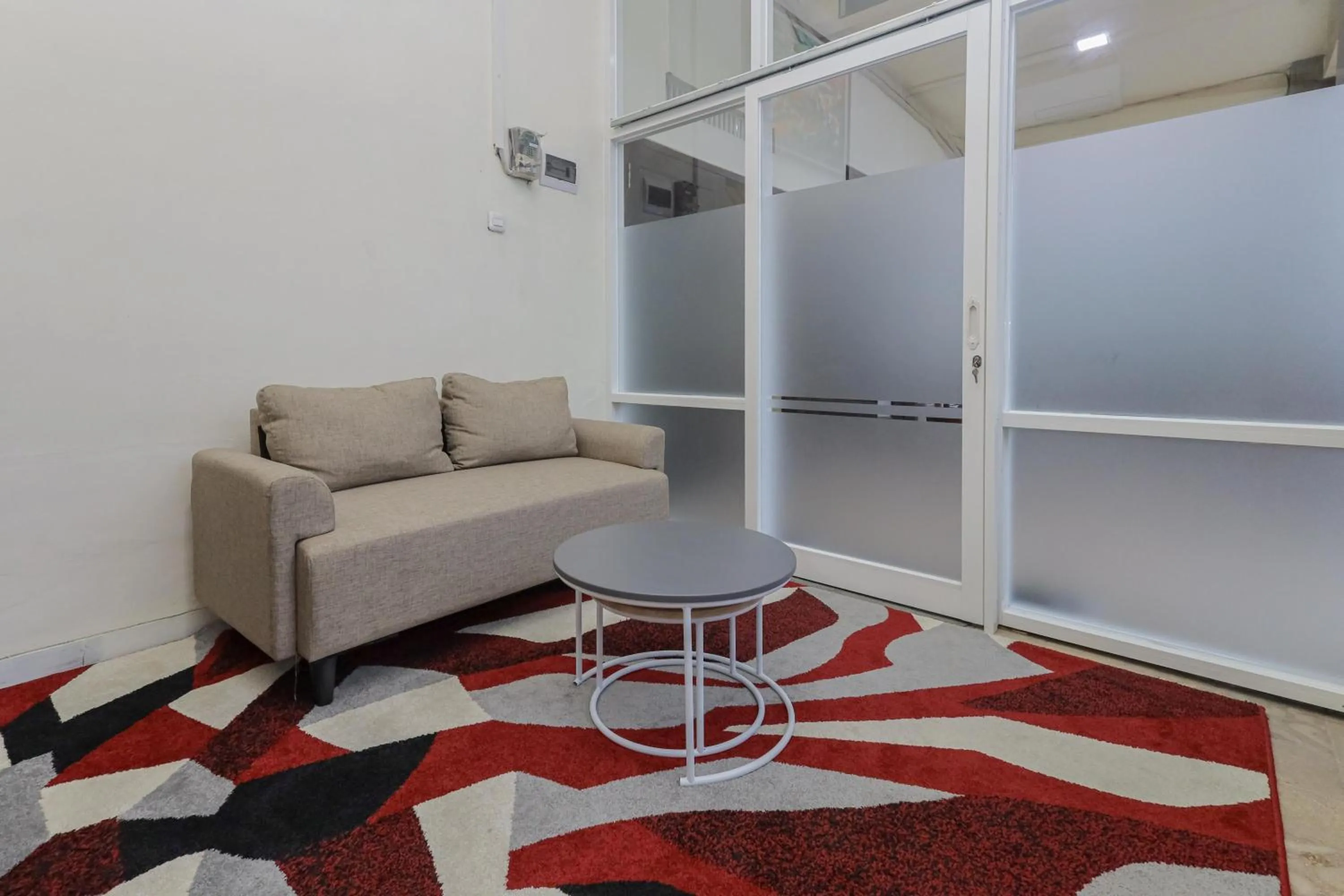 Living room in RedDoorz Syariah near Universitas Jember