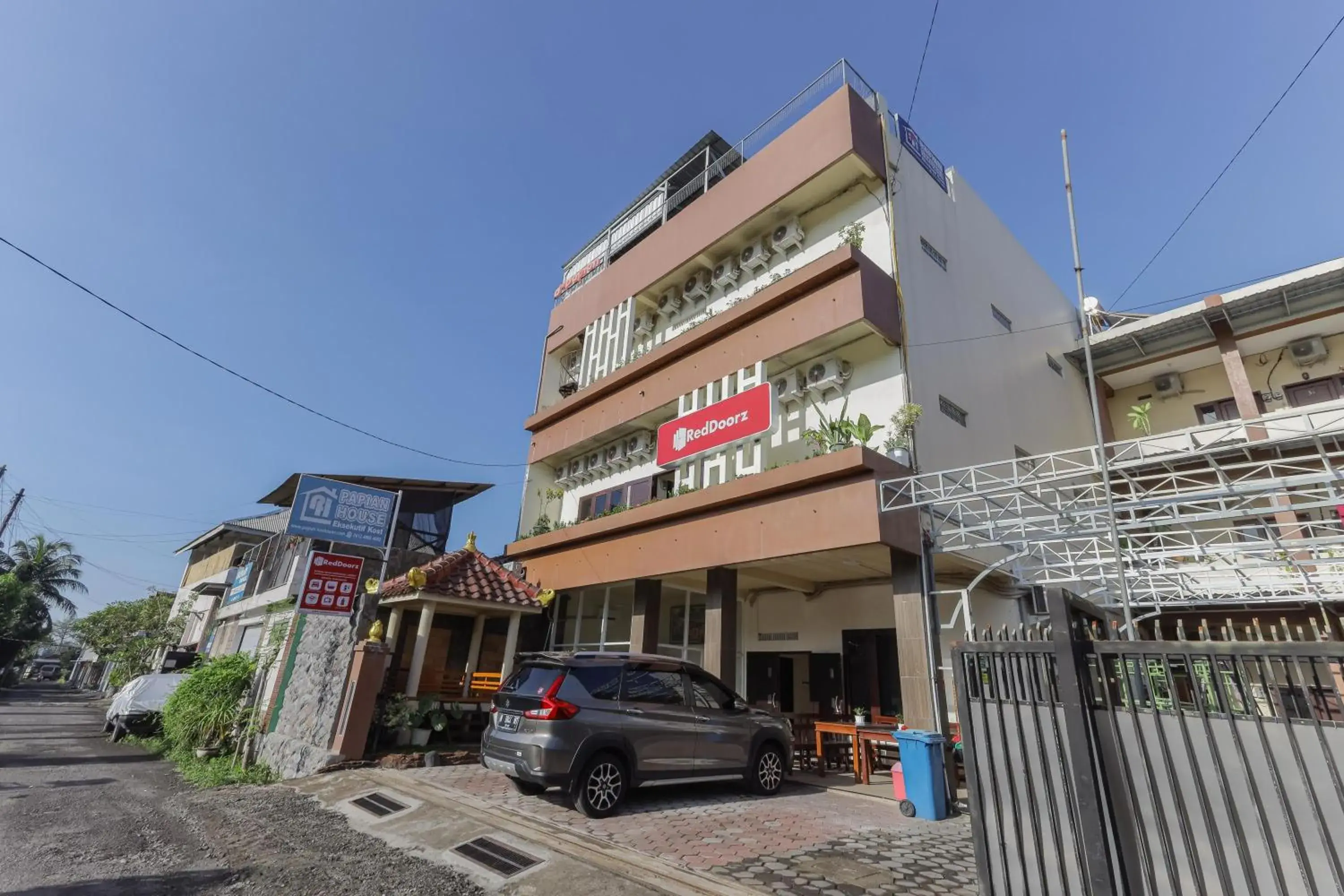 Property building in RedDoorz Syariah near Universitas Jember Property building in RedDoorz Syariah near Universitas Jember