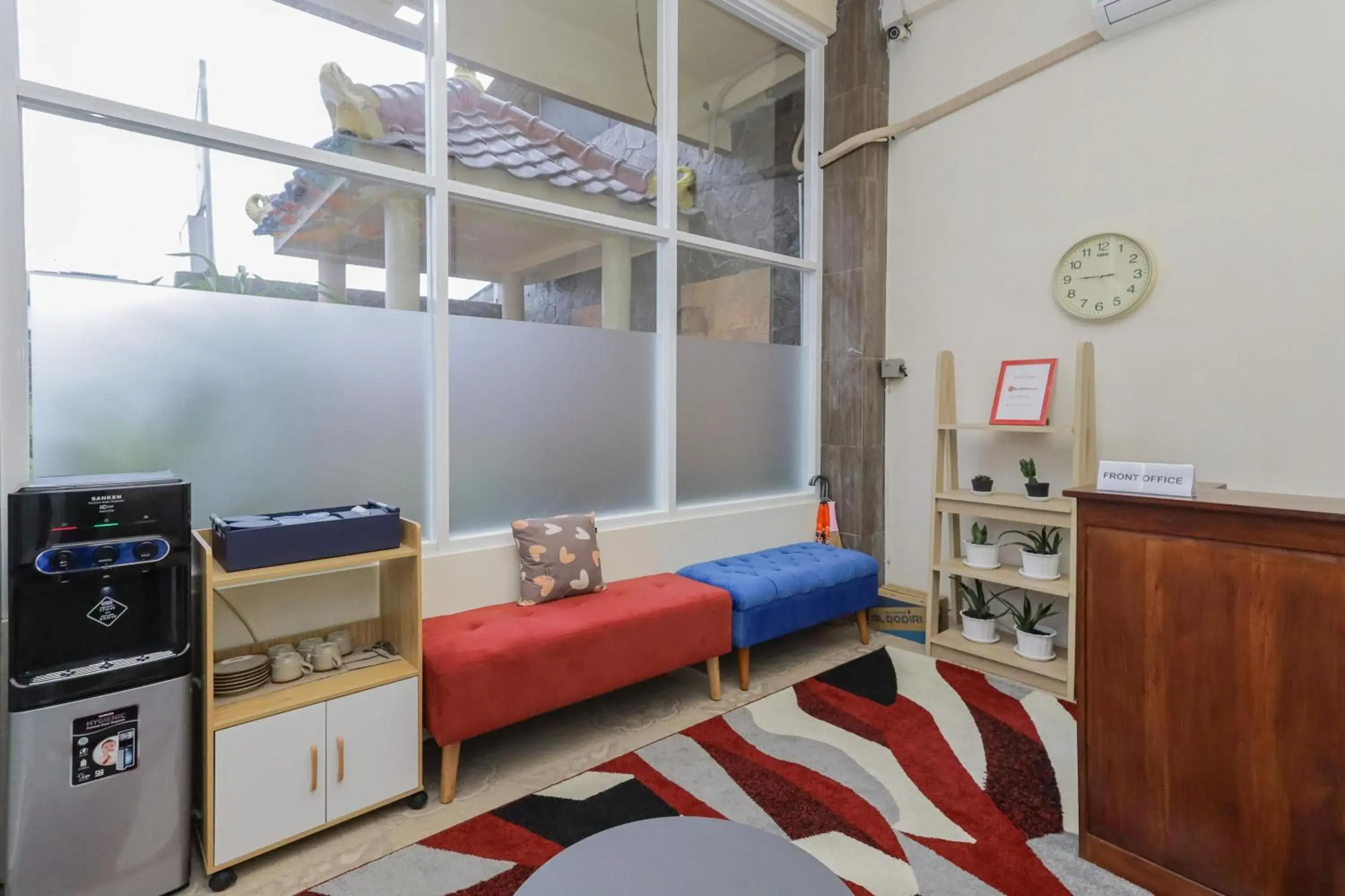 Lobby or reception, Bed in RedDoorz Syariah near Universitas Jember Lobby or reception, Bed in RedDoorz Syariah near Universitas Jember