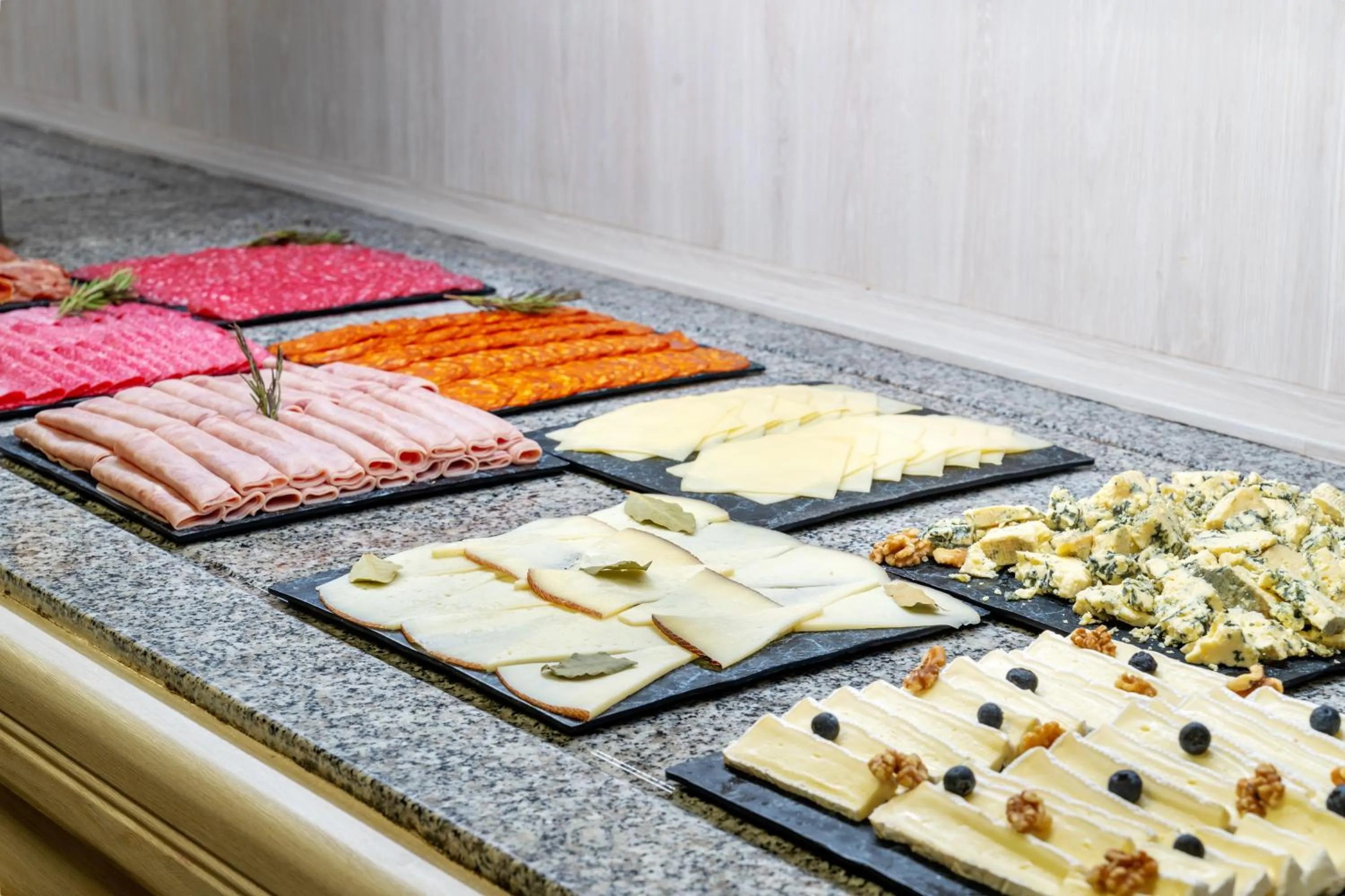 Buffet breakfast in Aparthotel Ona Palamós