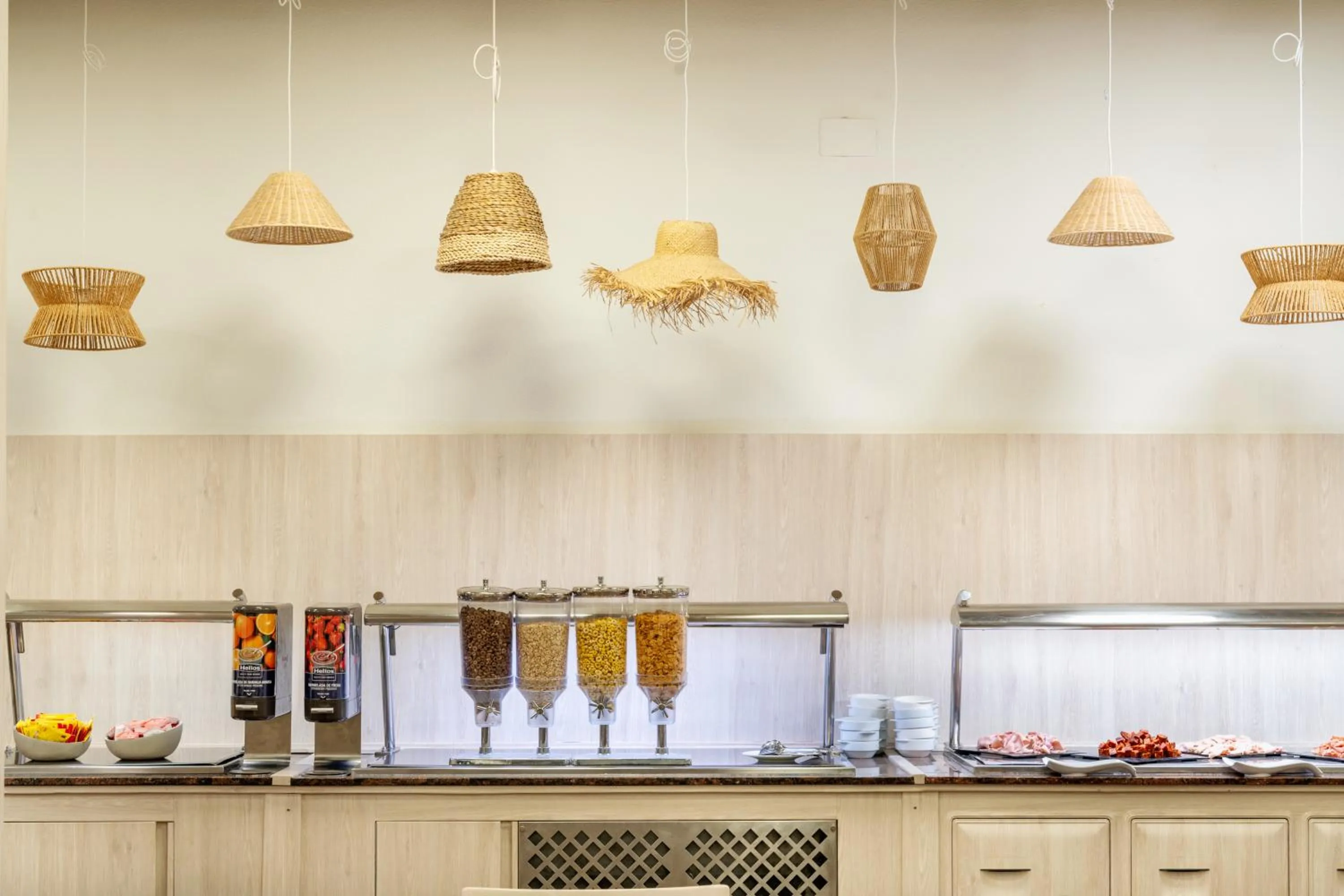 Buffet breakfast in Aparthotel Ona Palamós