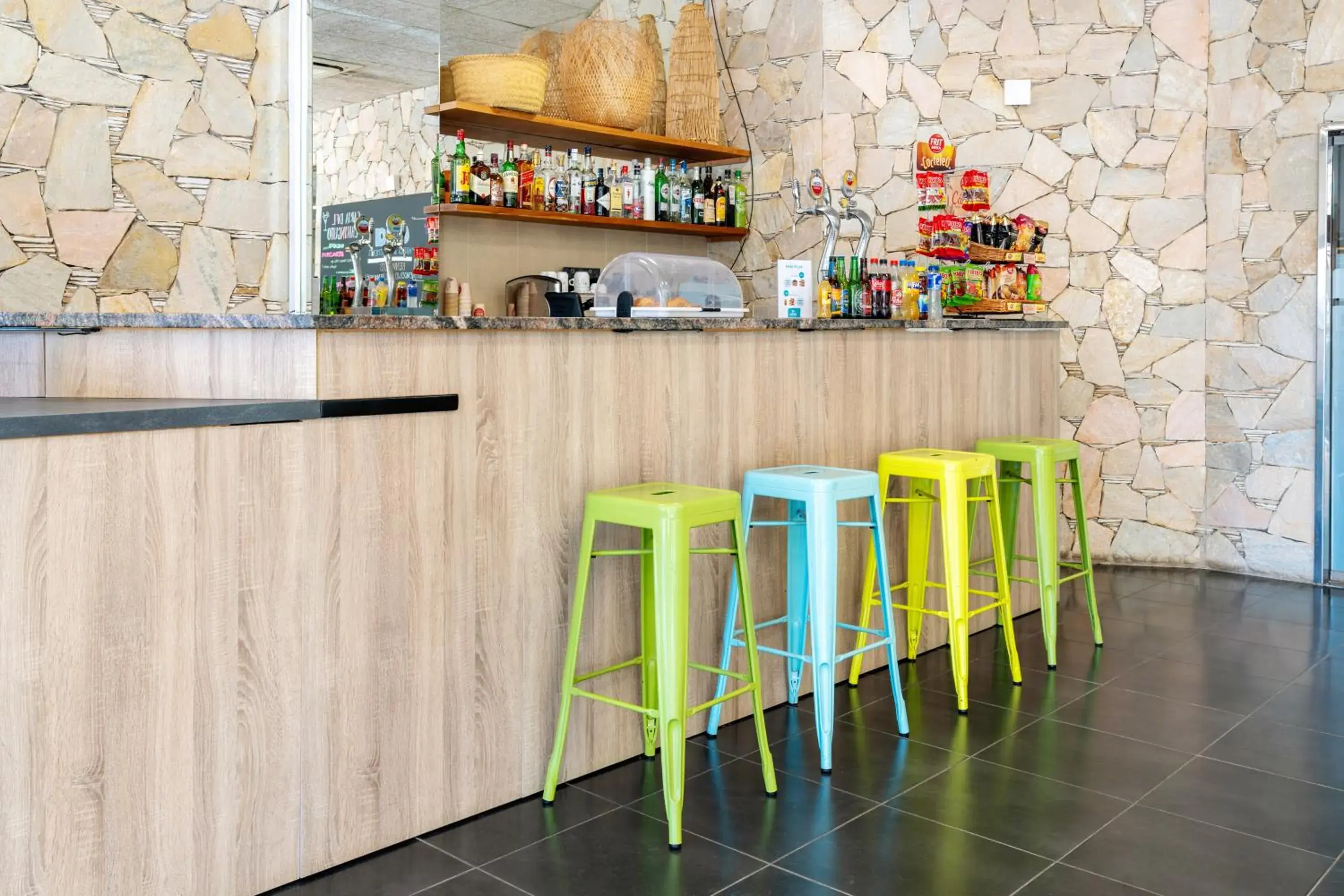 Lounge or bar in Aparthotel Ona Palamós Lounge or bar in Aparthotel Ona Palamós