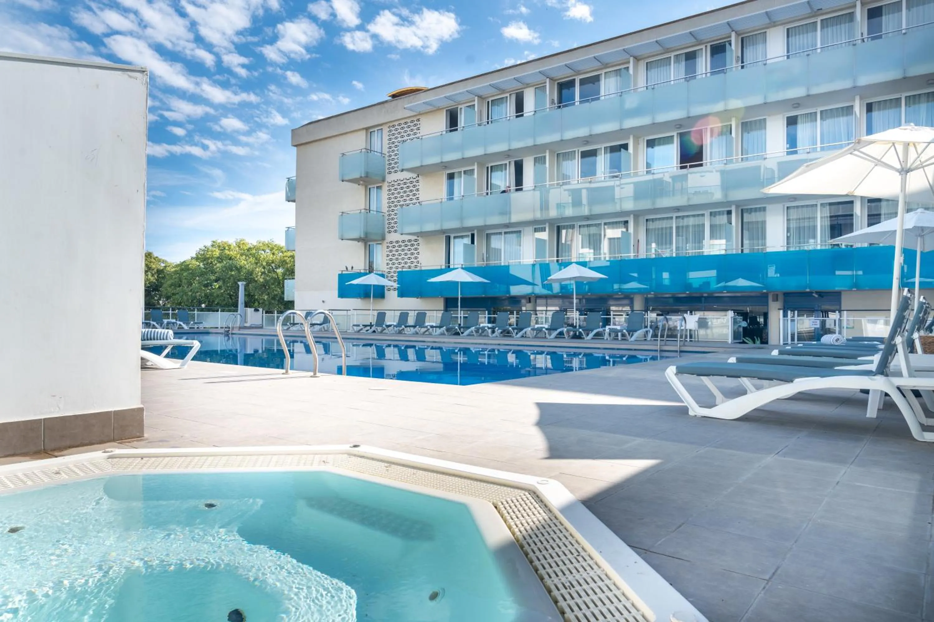 Swimming pool in Aparthotel Ona Palamós