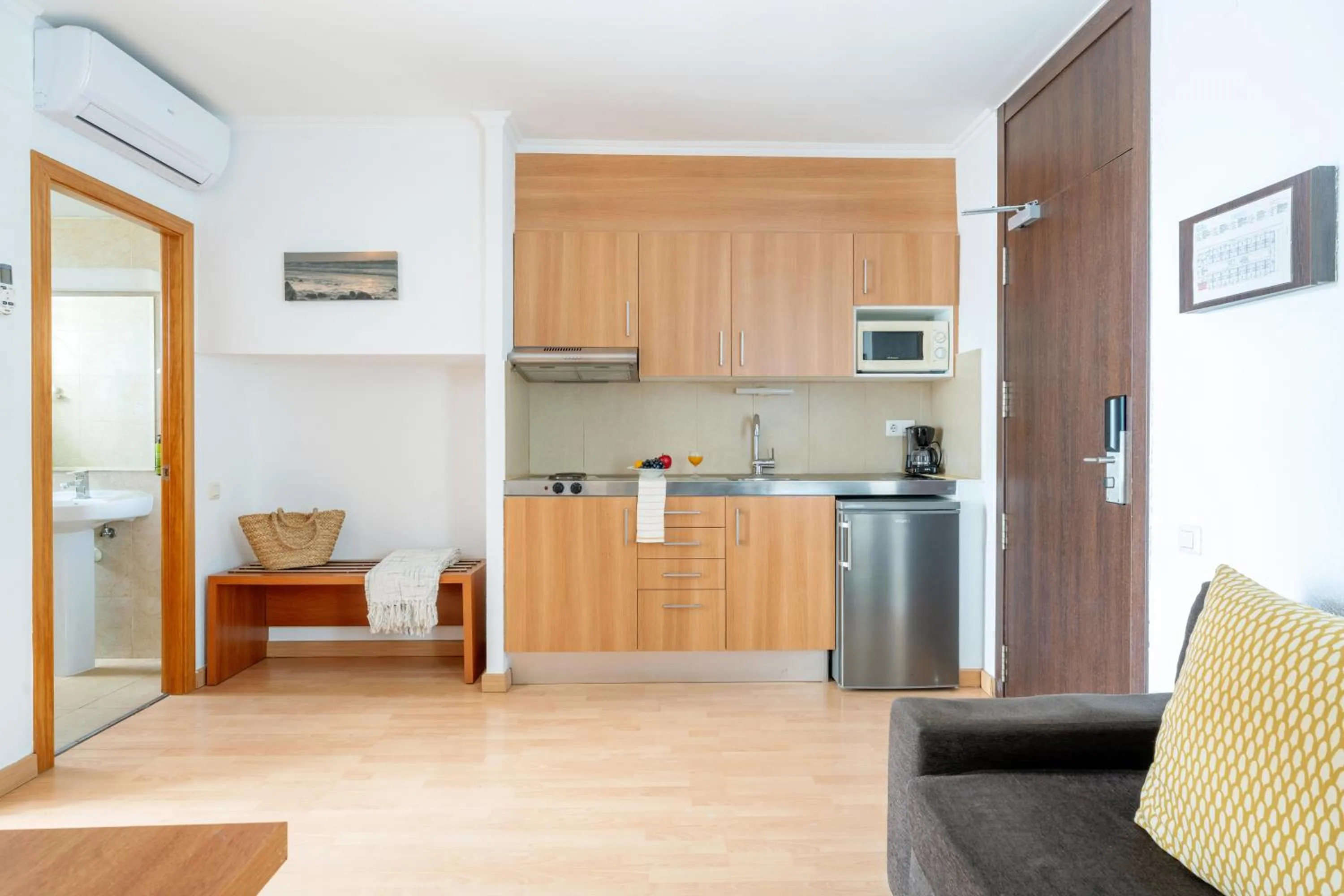 Kitchen or kitchenette in Aparthotel Ona Palamós