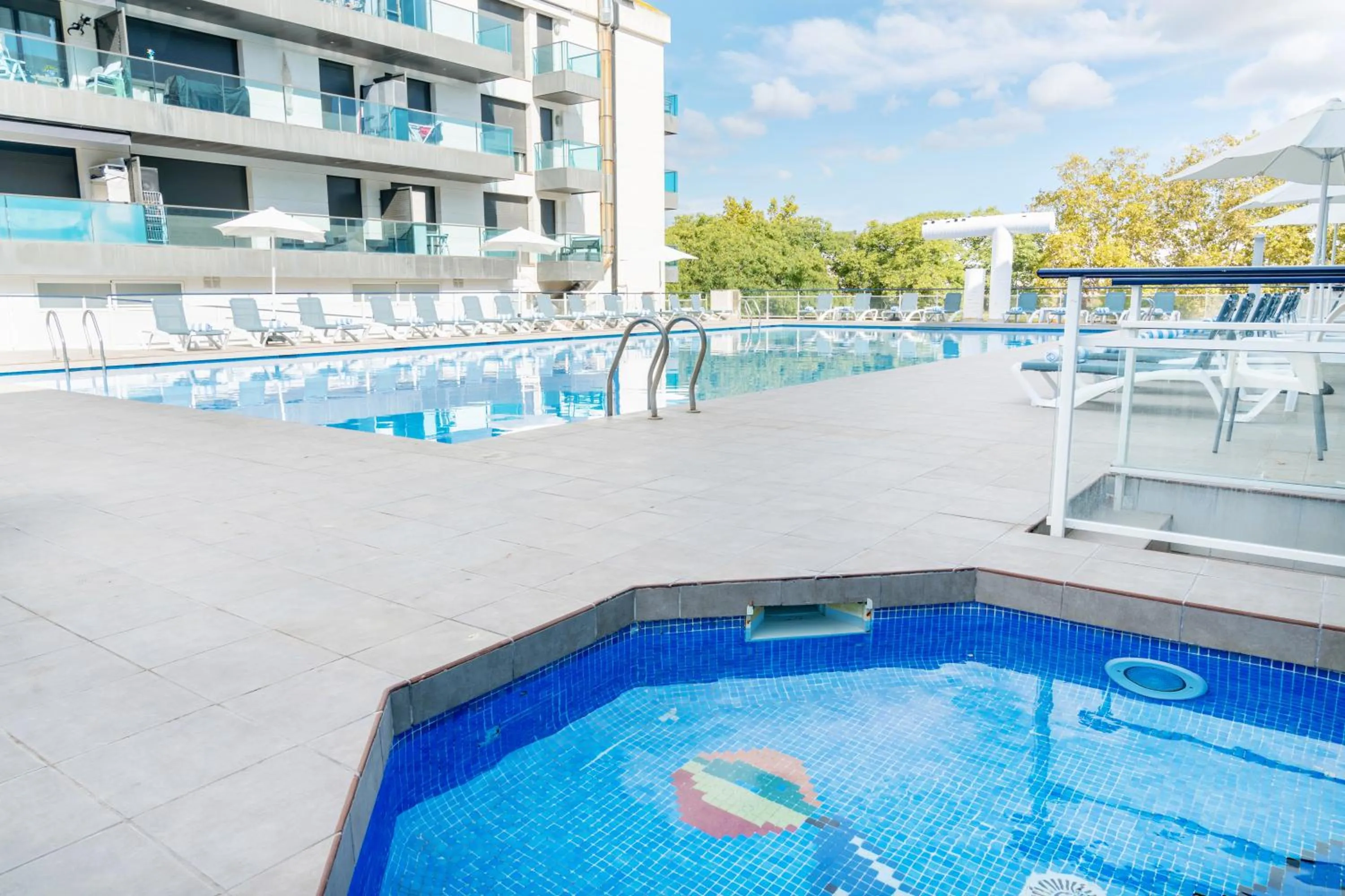 Swimming pool in Aparthotel Ona Palamós