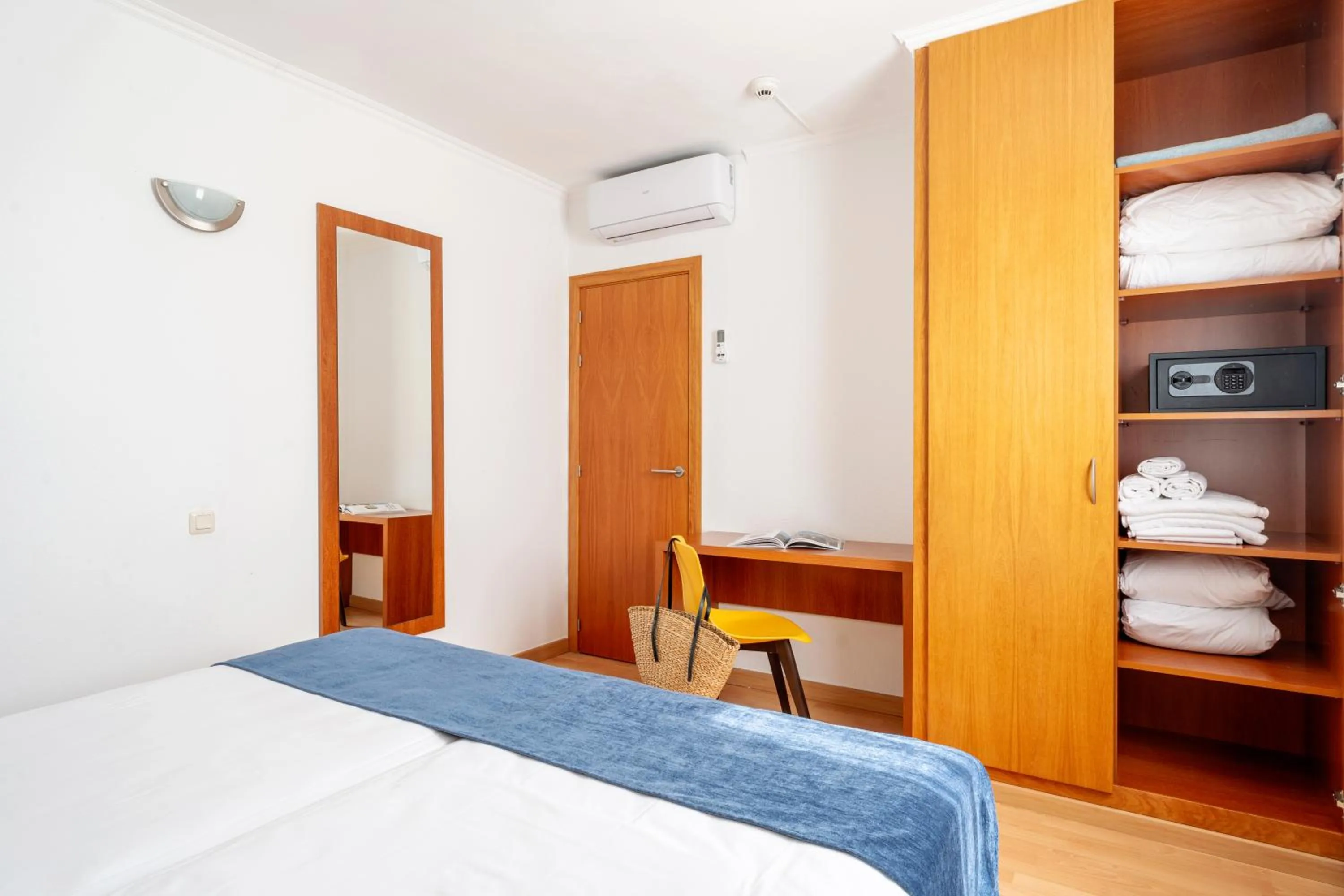 Bedroom, Bed in Aparthotel Ona Palamós