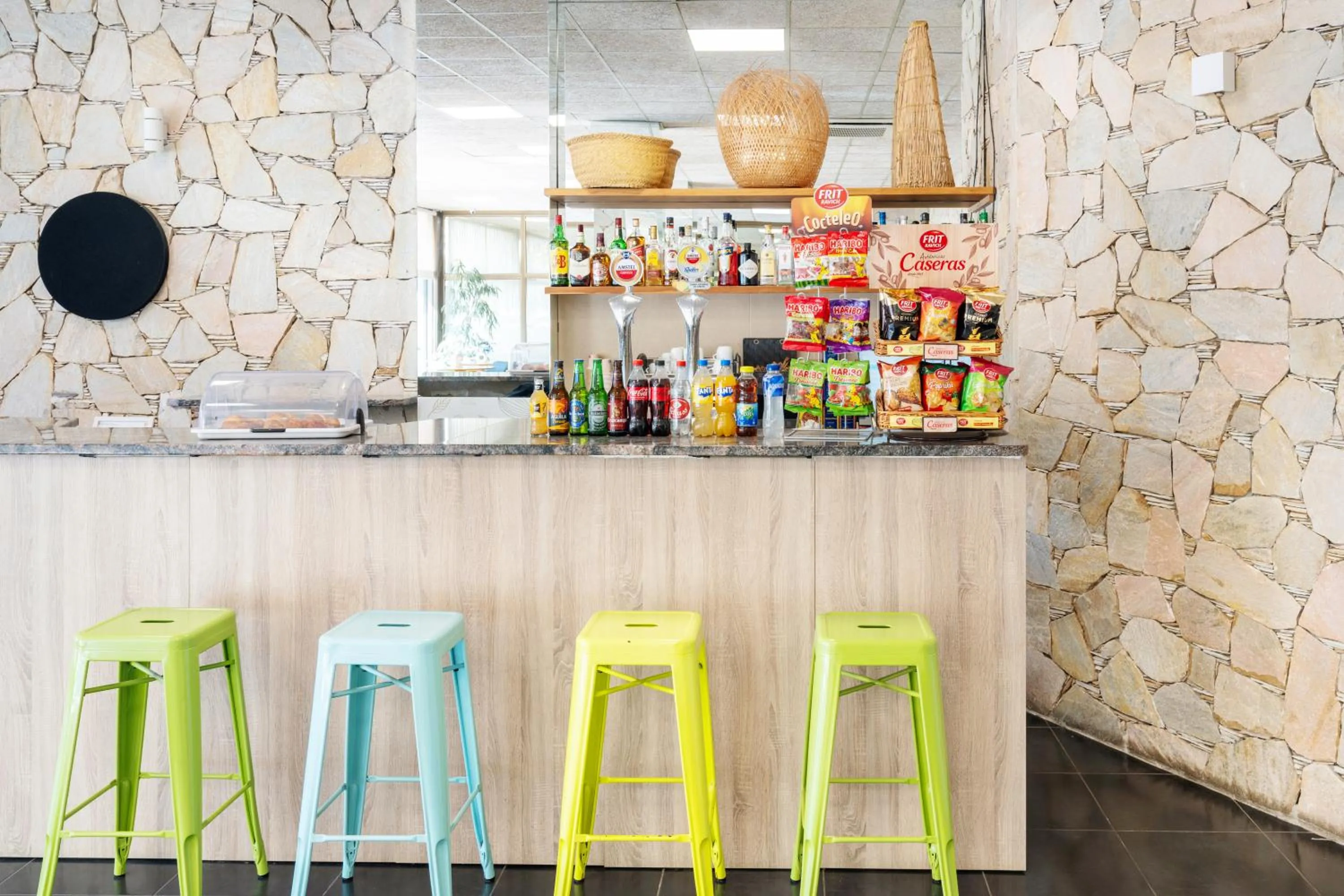 Kitchen or kitchenette in Aparthotel Ona Palamós