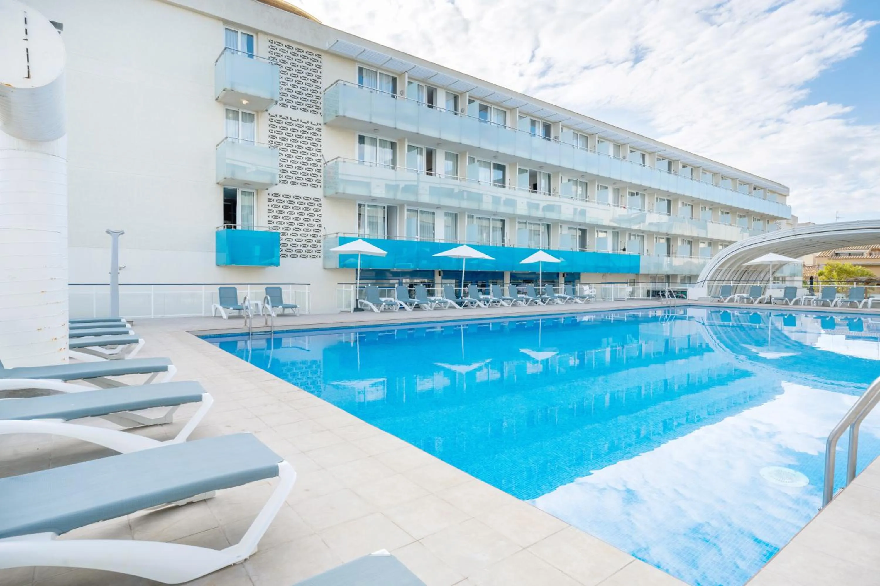 Pool view in Aparthotel Ona Palamós