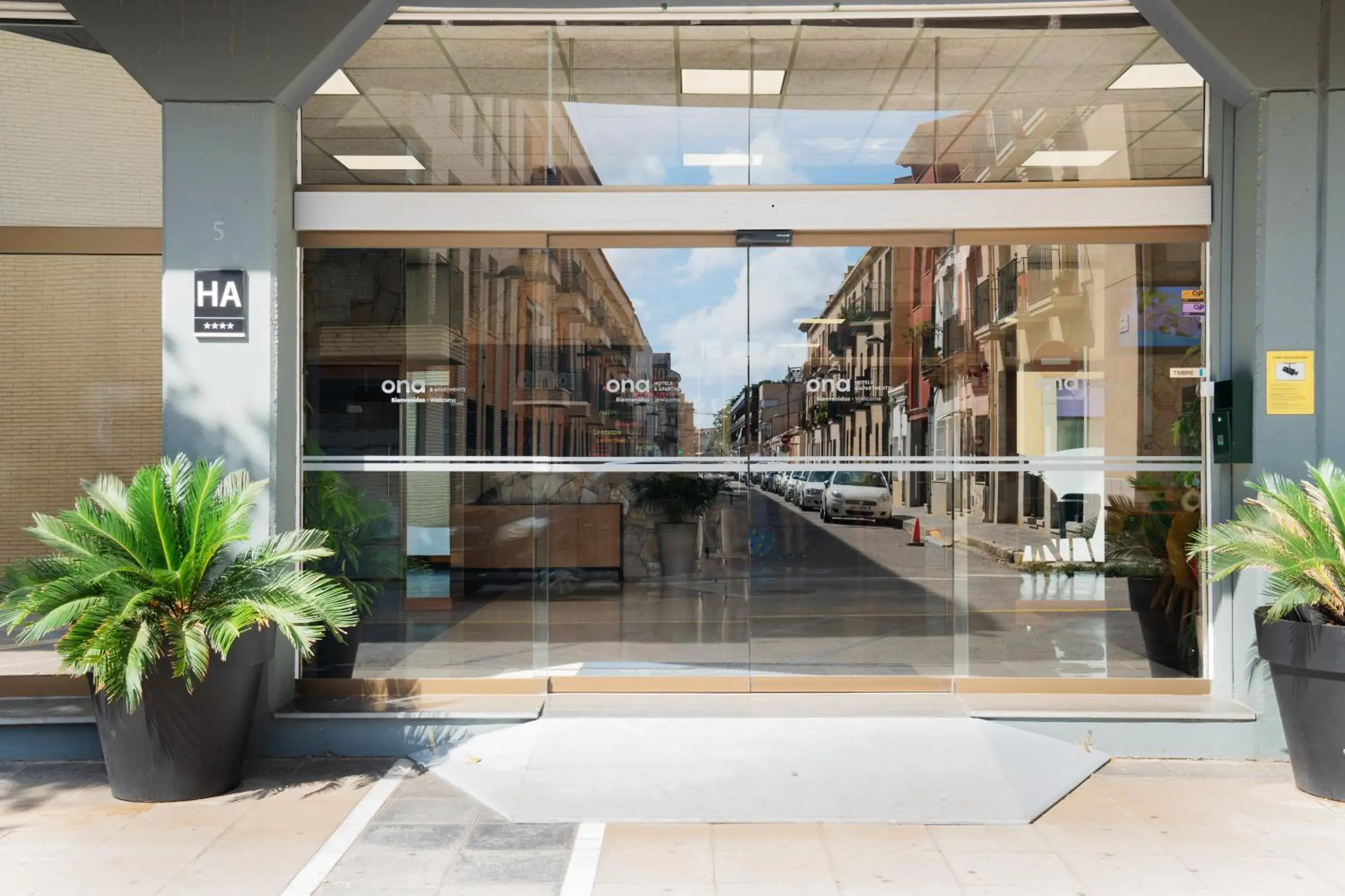 Facade/entrance in Aparthotel Ona Palamós Facade/entrance in Aparthotel Ona Palamós