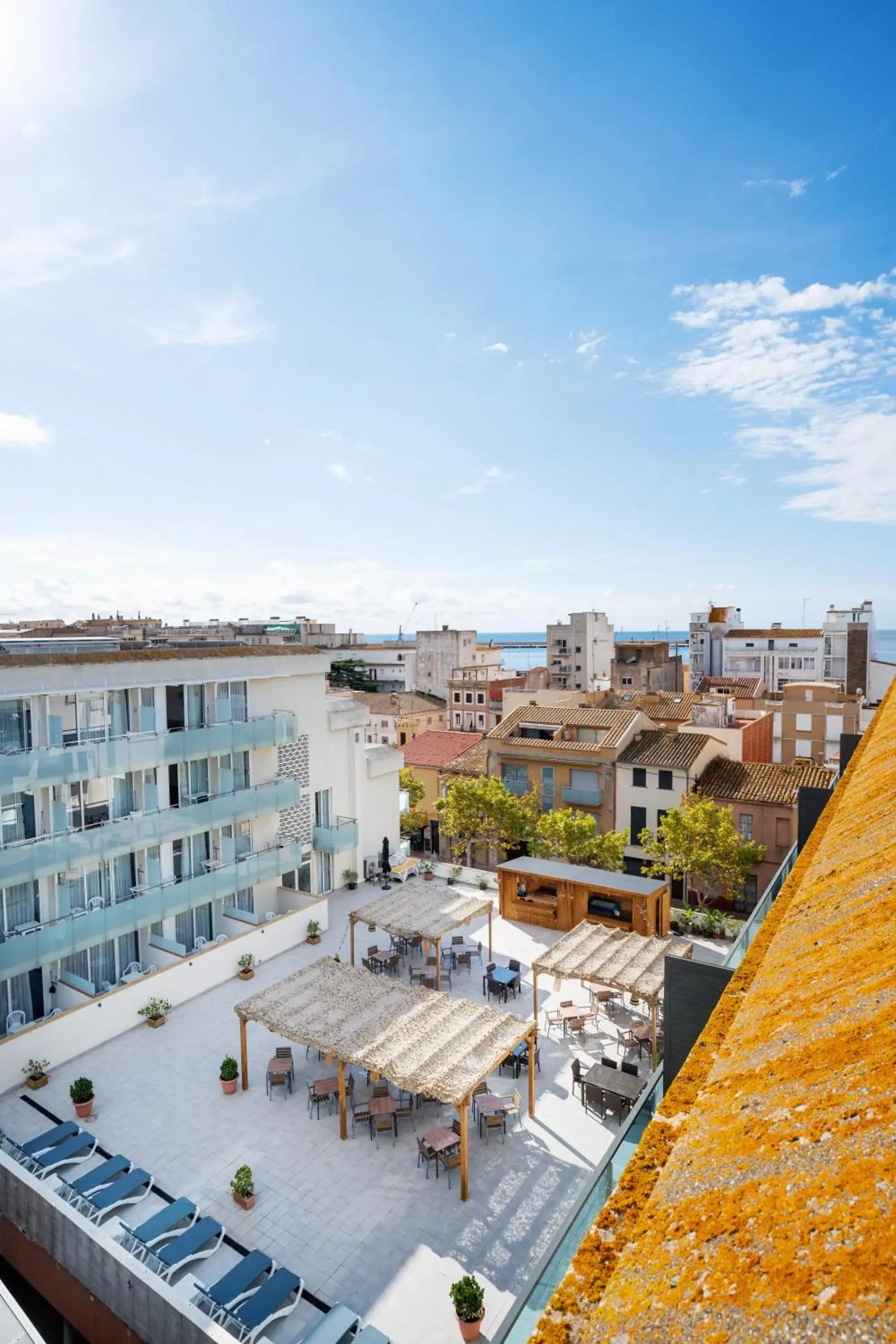 Property building in Aparthotel Ona Palamós Property building in Aparthotel Ona Palamós