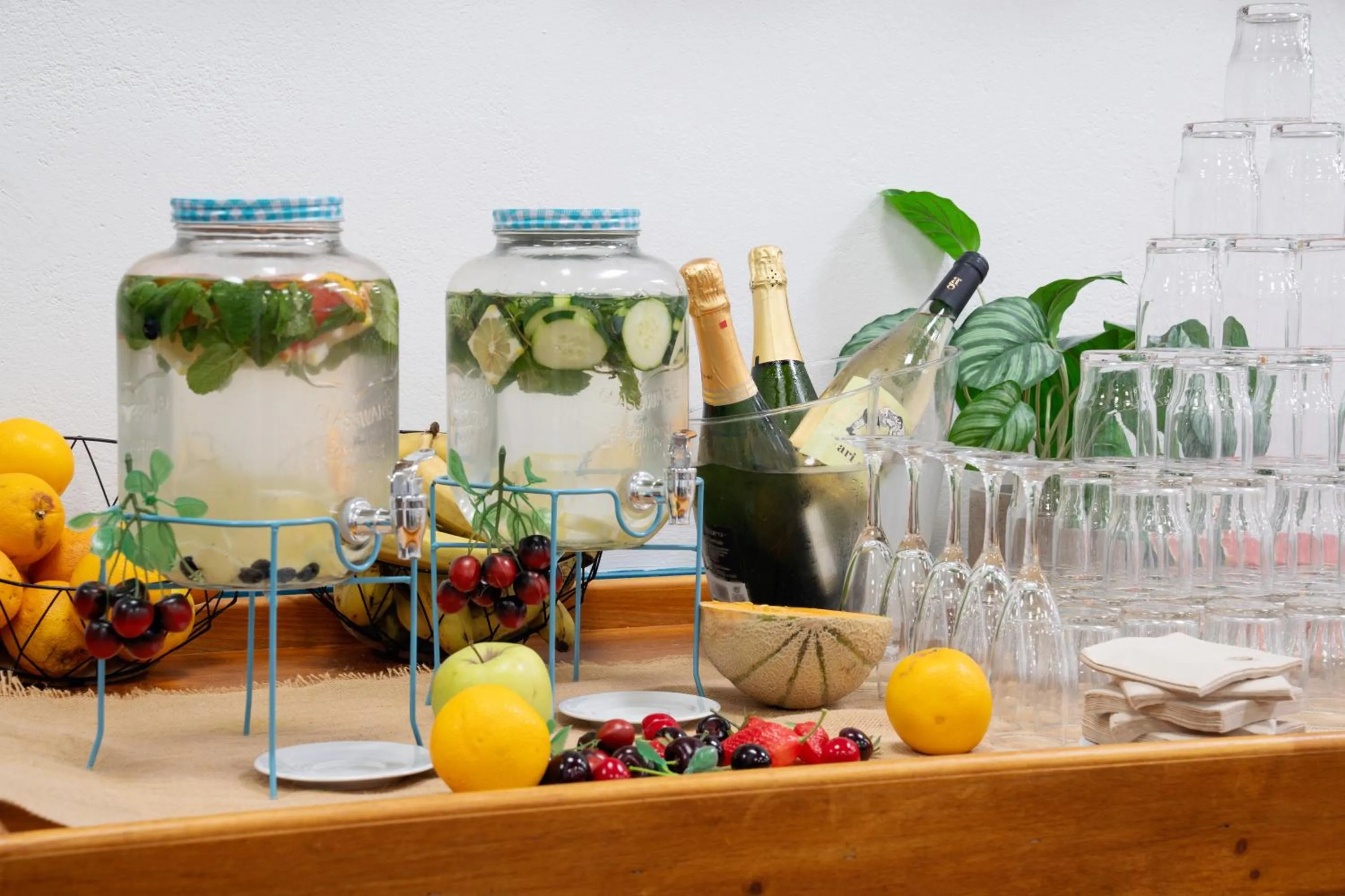 Food and drinks in Aparthotel Ona Palamós