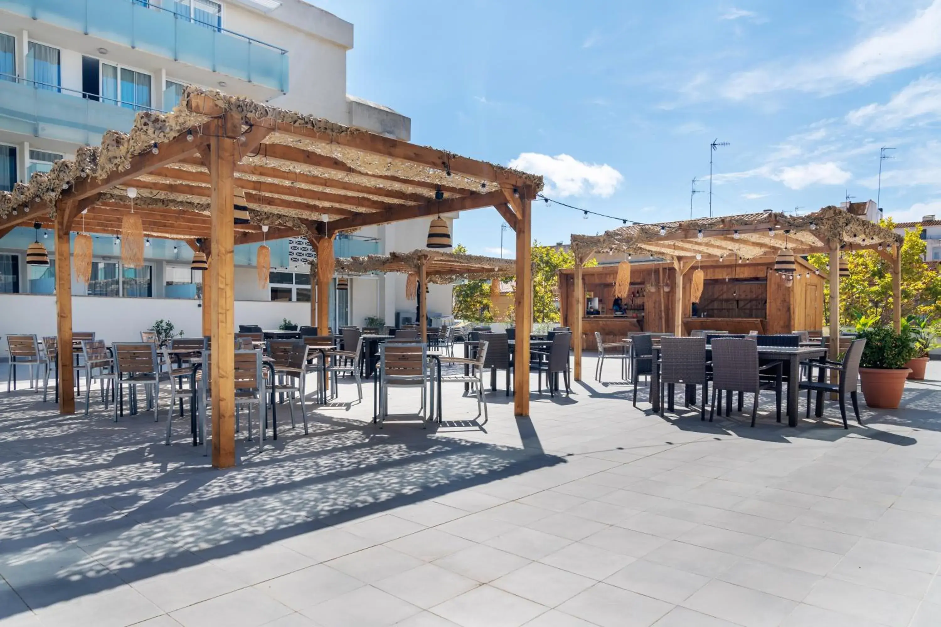 Property building in Aparthotel Ona Palamós Property building in Aparthotel Ona Palamós