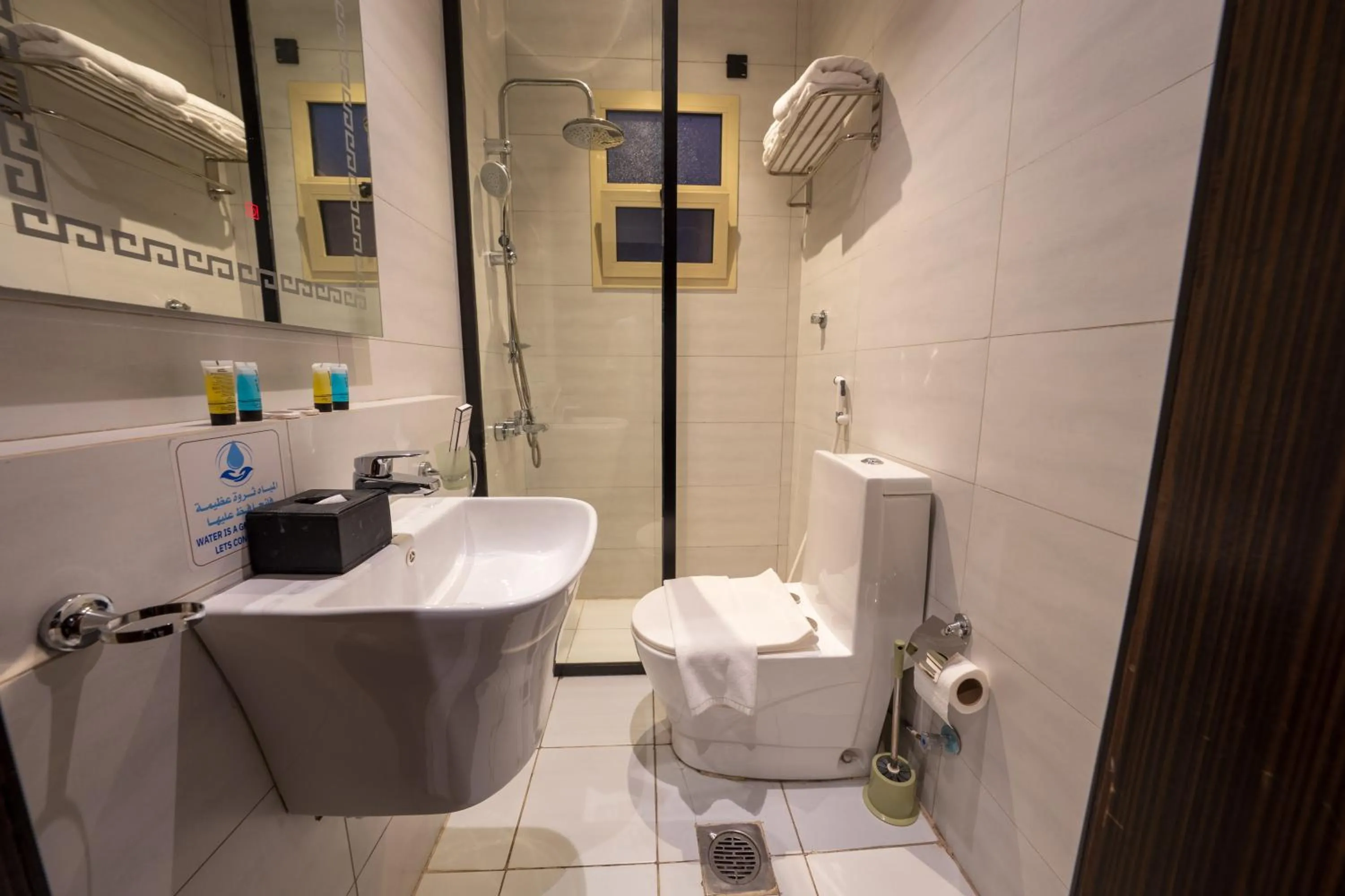 Toilet in Golden New Quraish Hotel Jeddah Modern Golden Hospitality Company