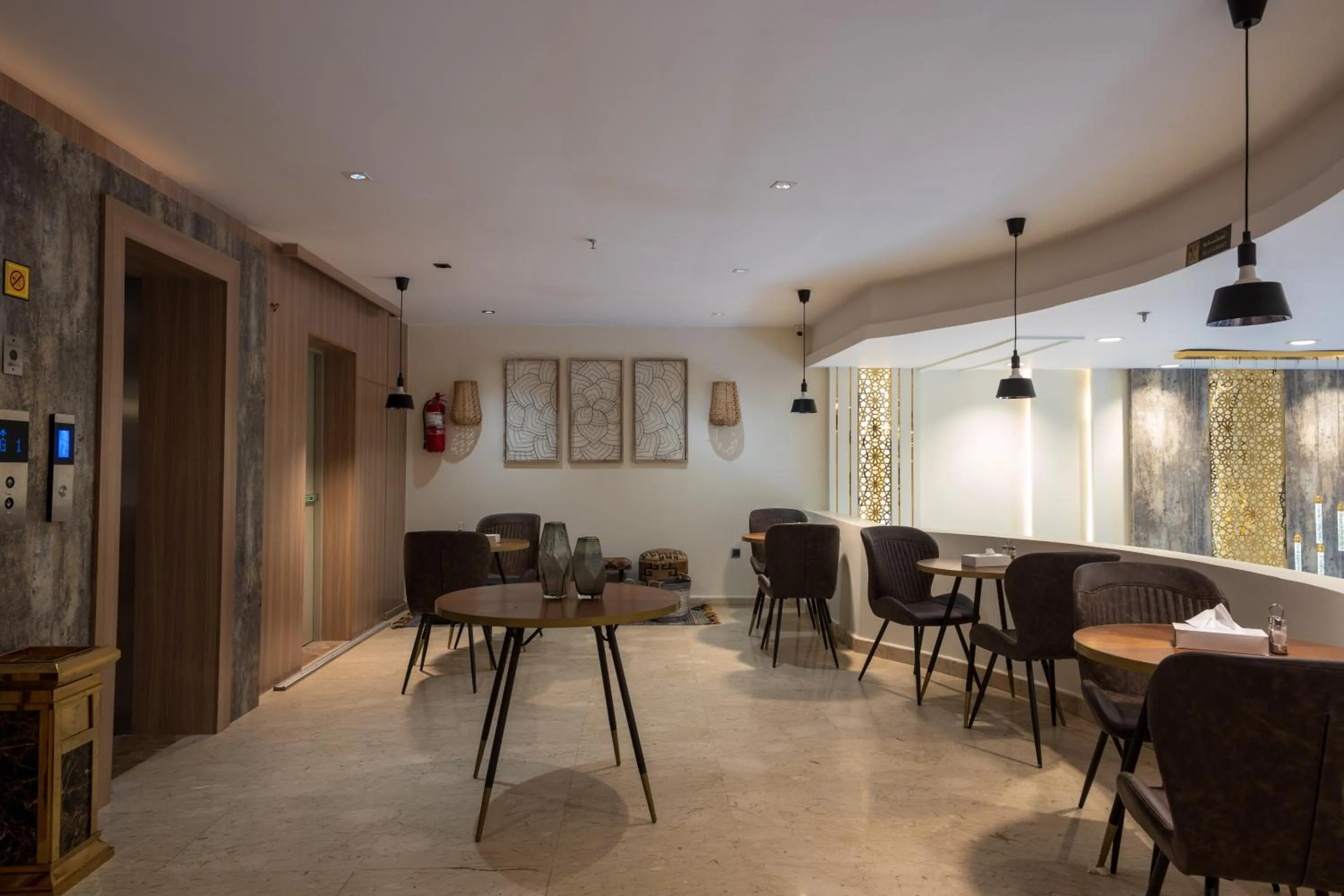 Dining area in Golden New Quraish Hotel Jeddah Modern Golden Hospitality Company