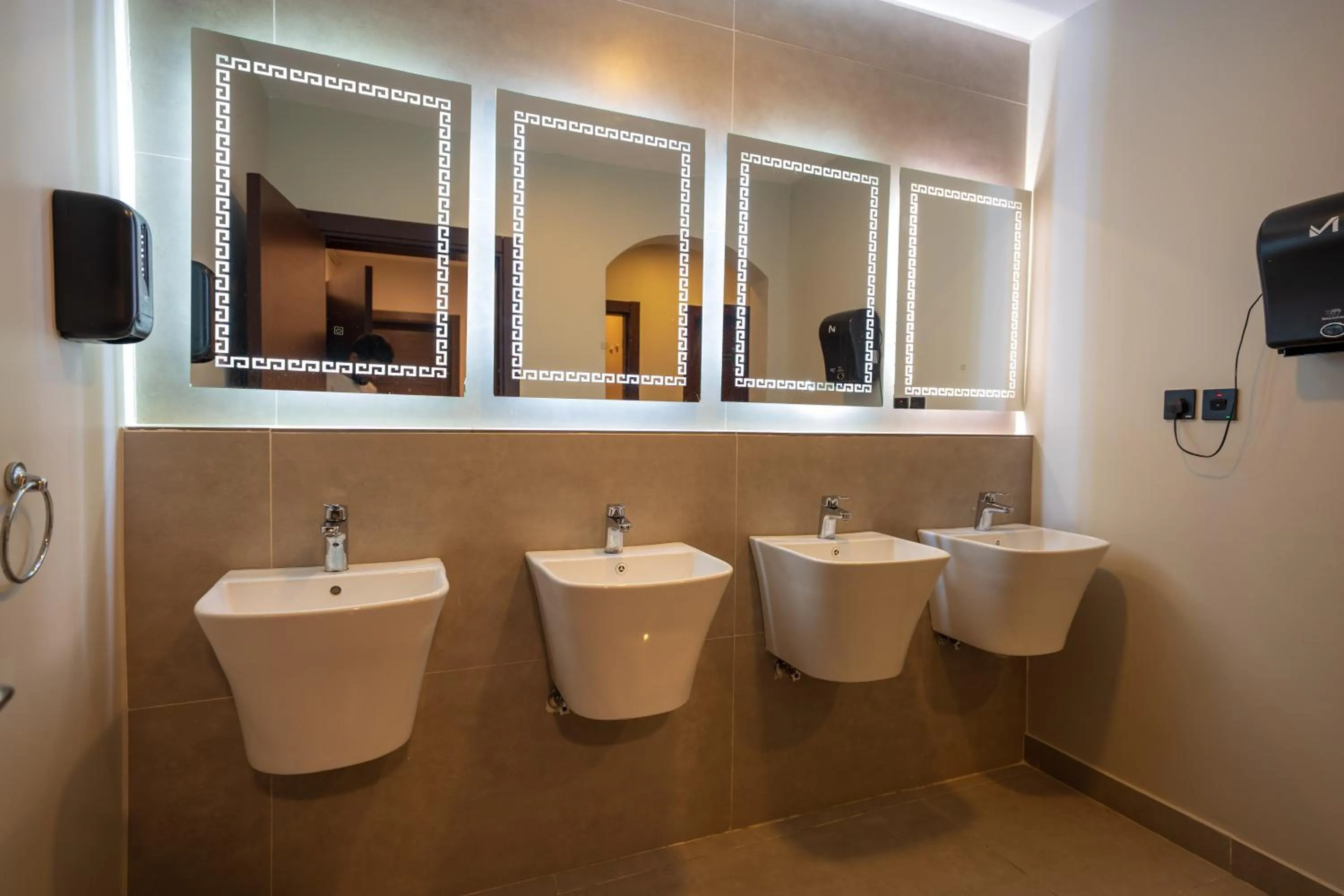 Toilet in Golden New Quraish Hotel Jeddah Modern Golden Hospitality Company