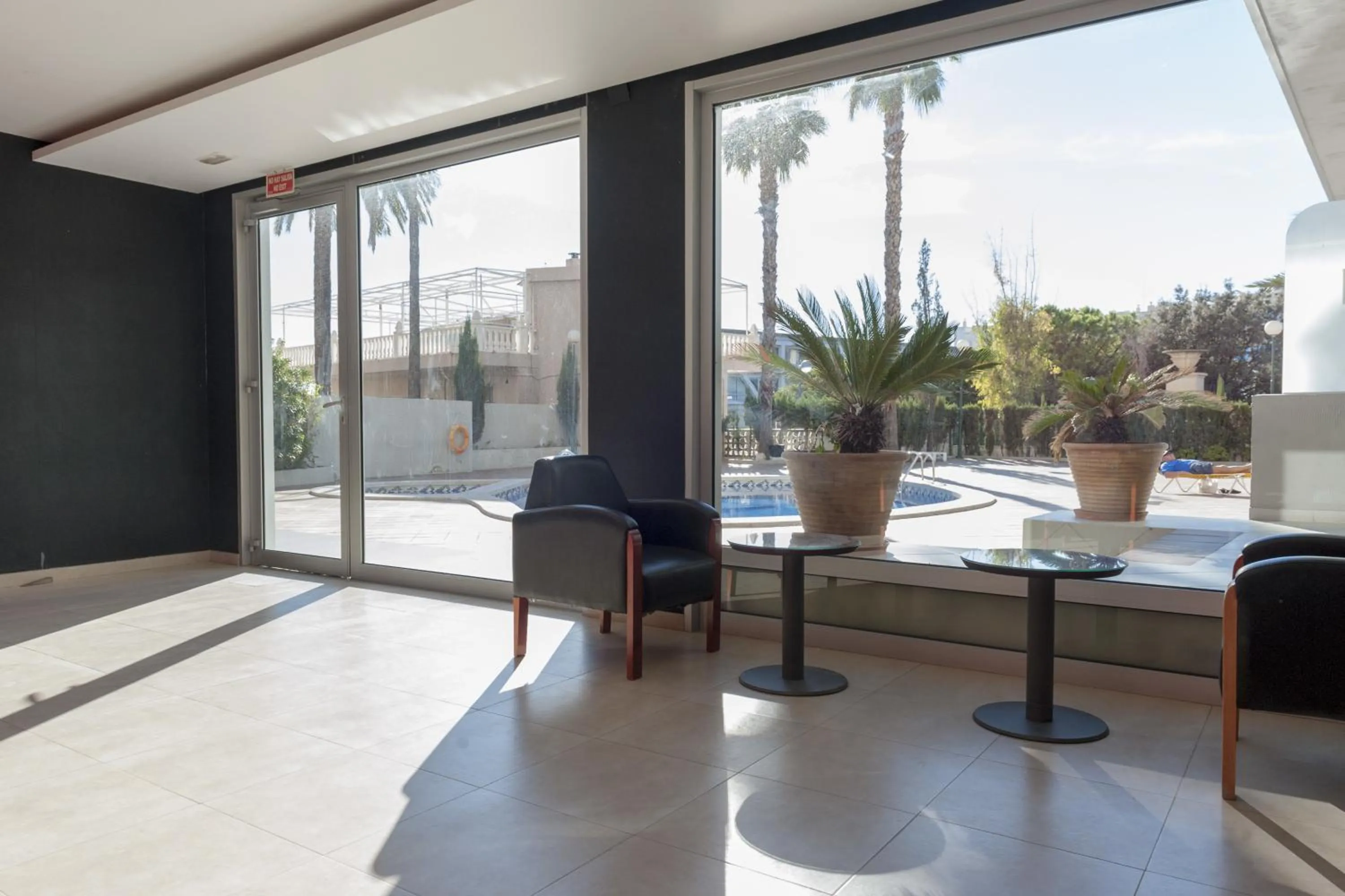 Communal lounge/ TV room in Apartamentos Michel Angelo Benidorm