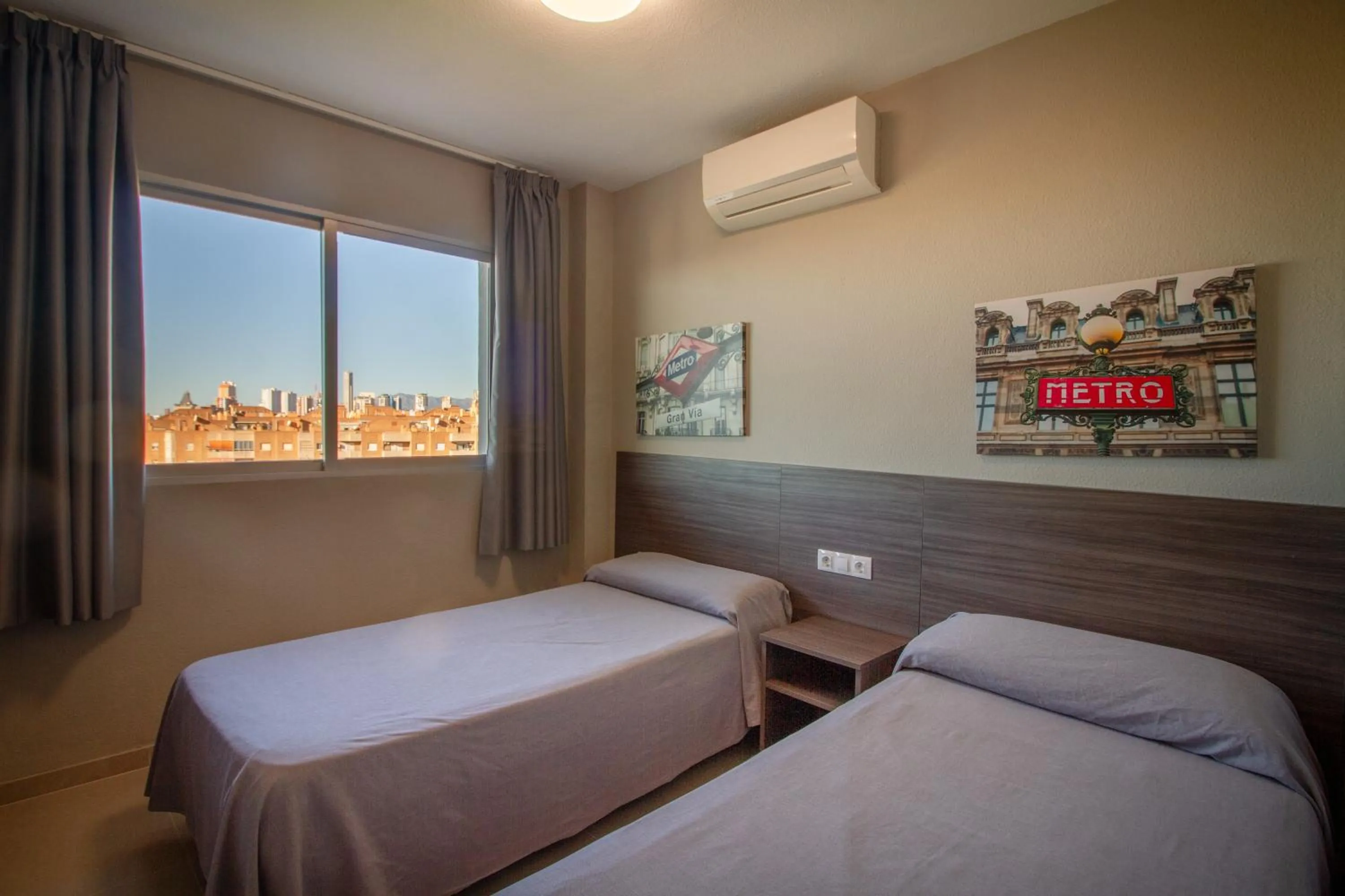 Bedroom, Bed in Apartamentos Michel Angelo Benidorm