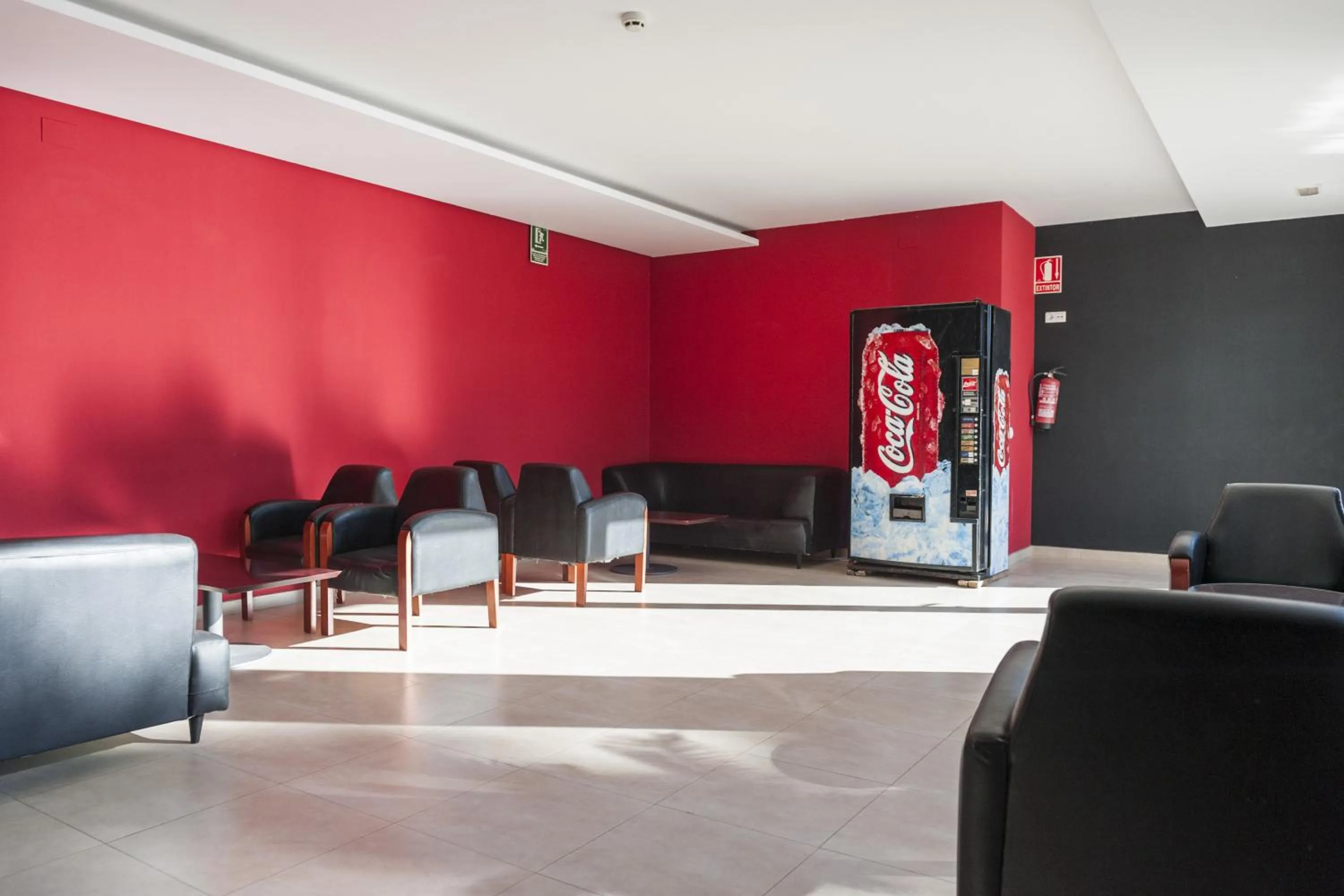 Communal lounge/ TV room in Apartamentos Michel Angelo Benidorm