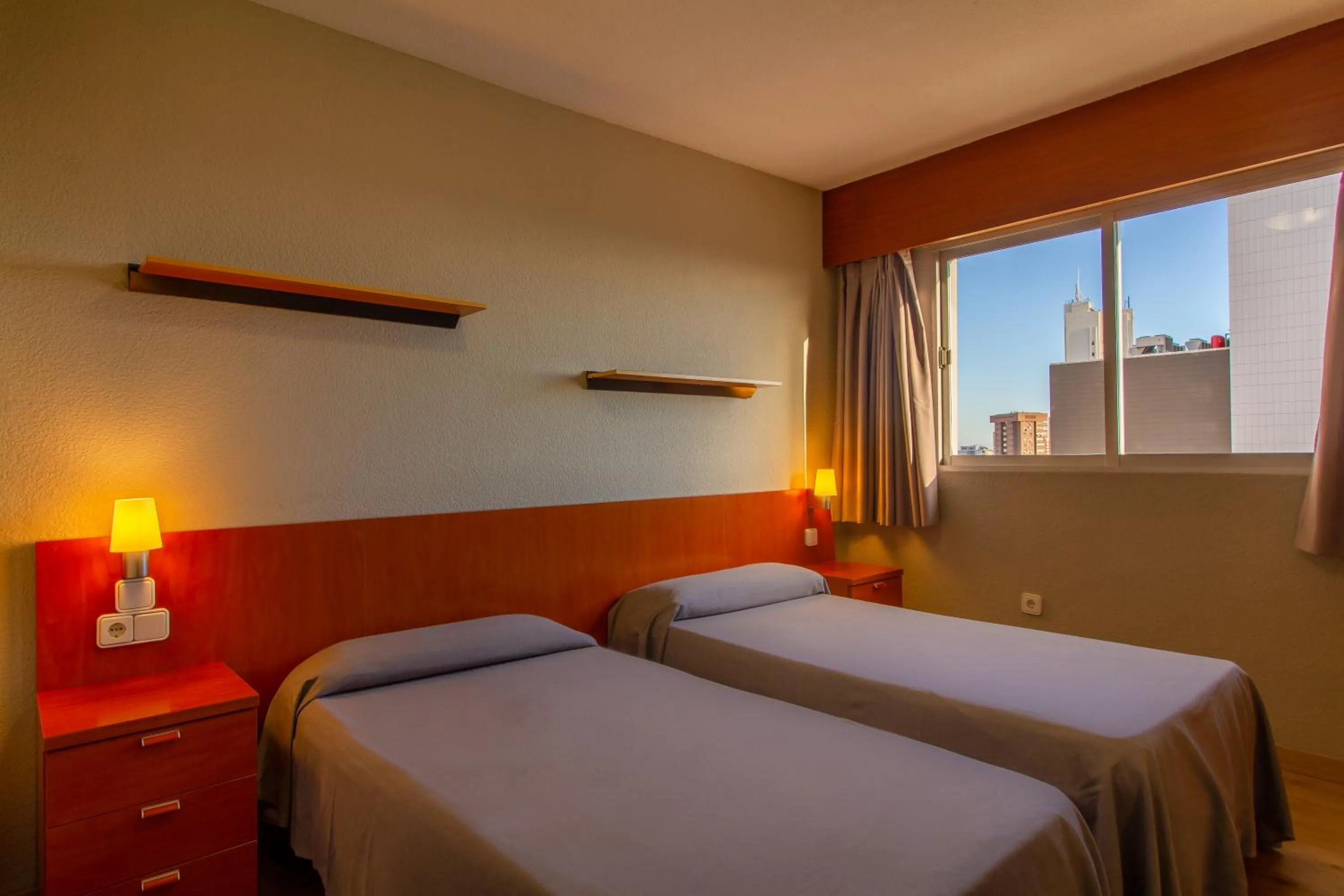 Bedroom, Bed in Apartamentos Michel Angelo Benidorm