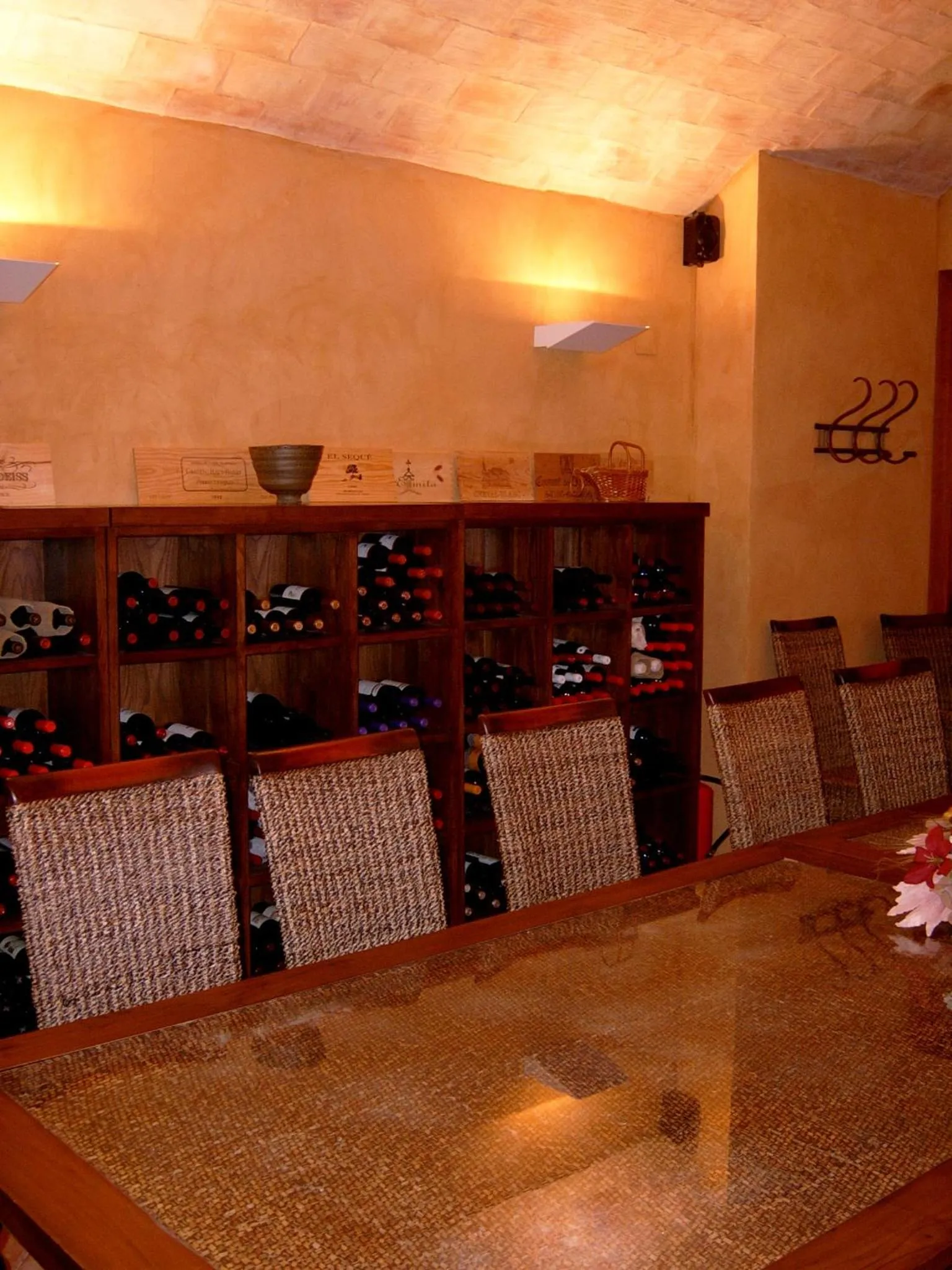 Restaurant/places to eat in L'Agora Hotel