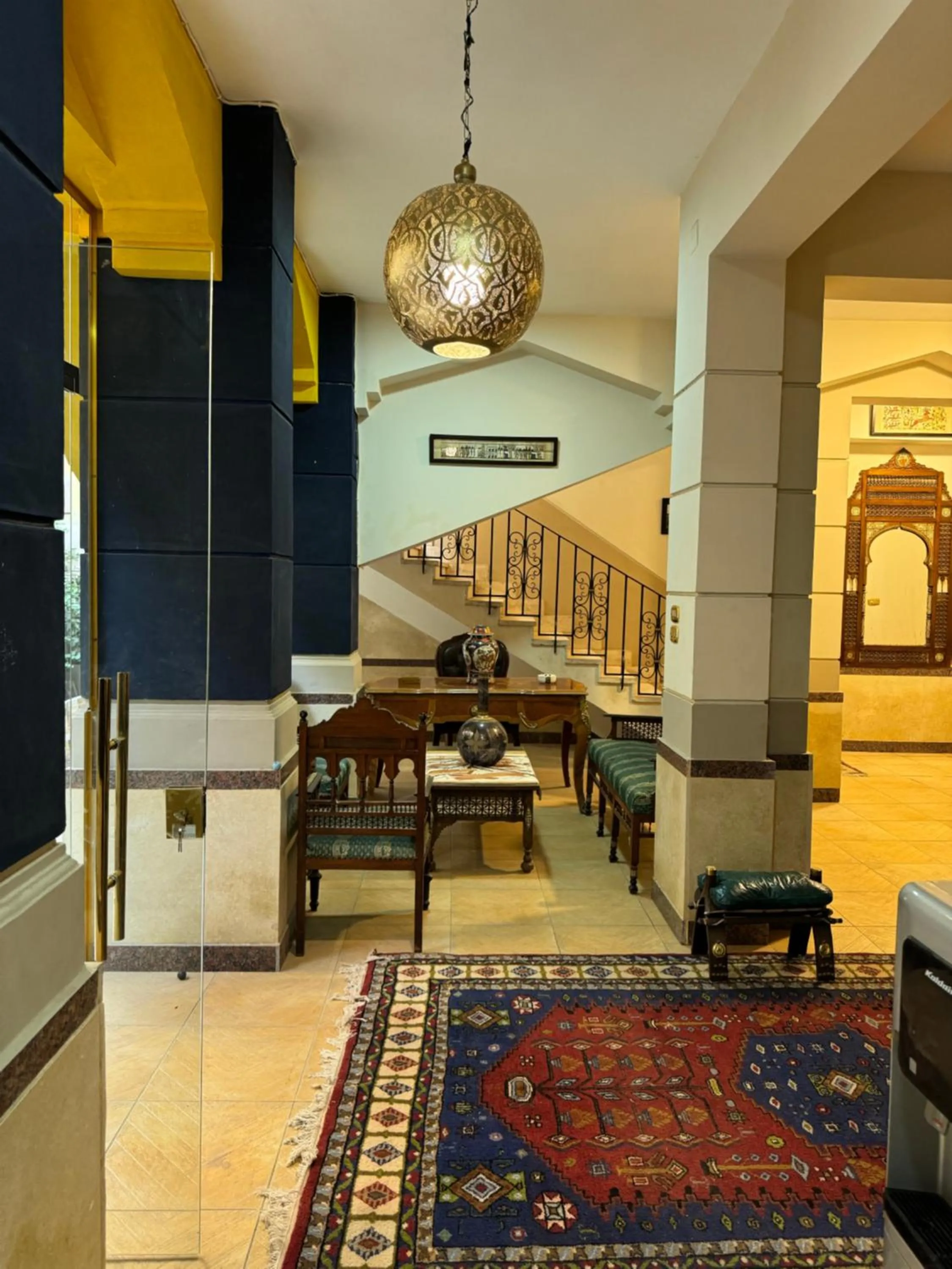 Seating area in Osiris pyramids view inn