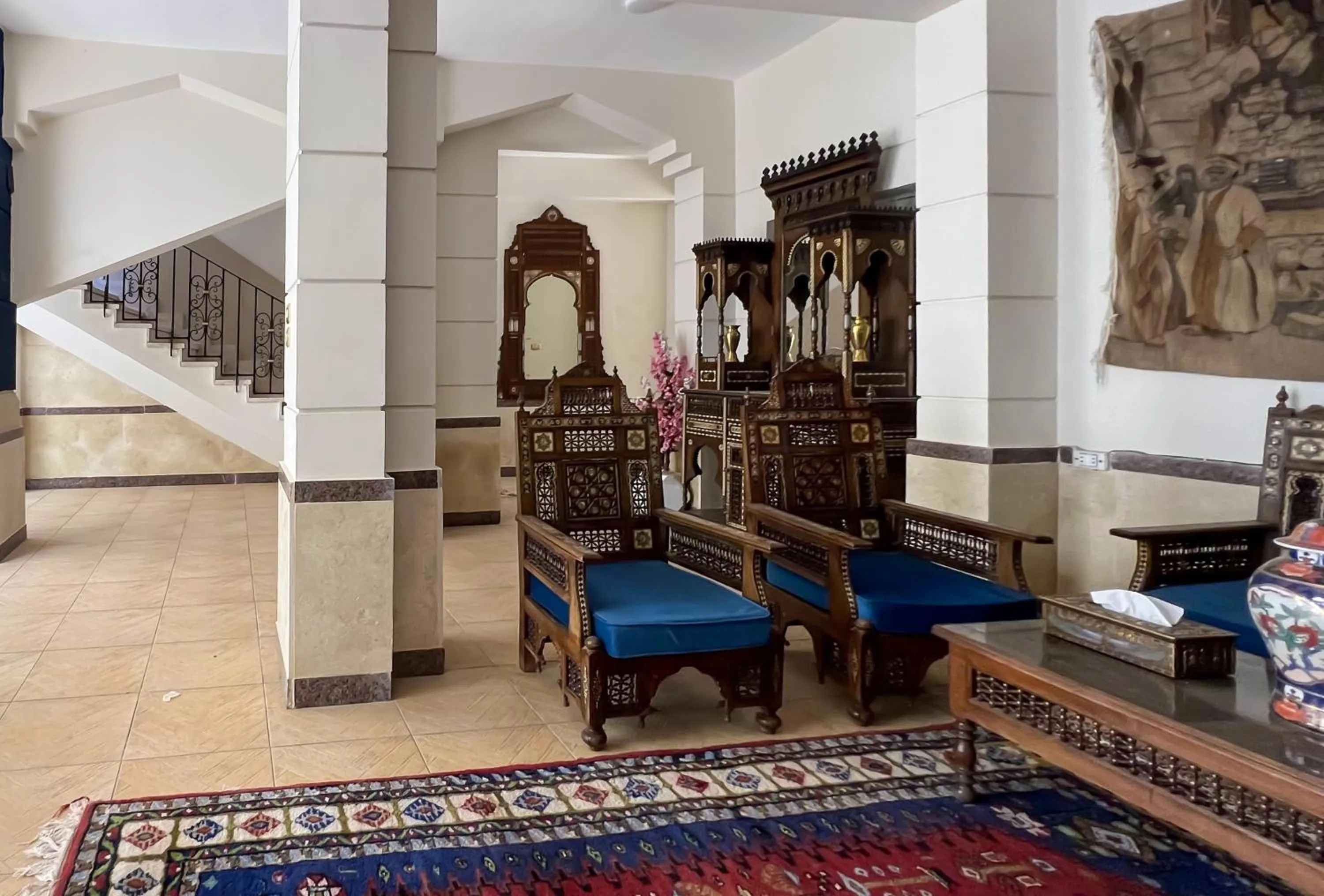 Living room in Osiris pyramids view inn