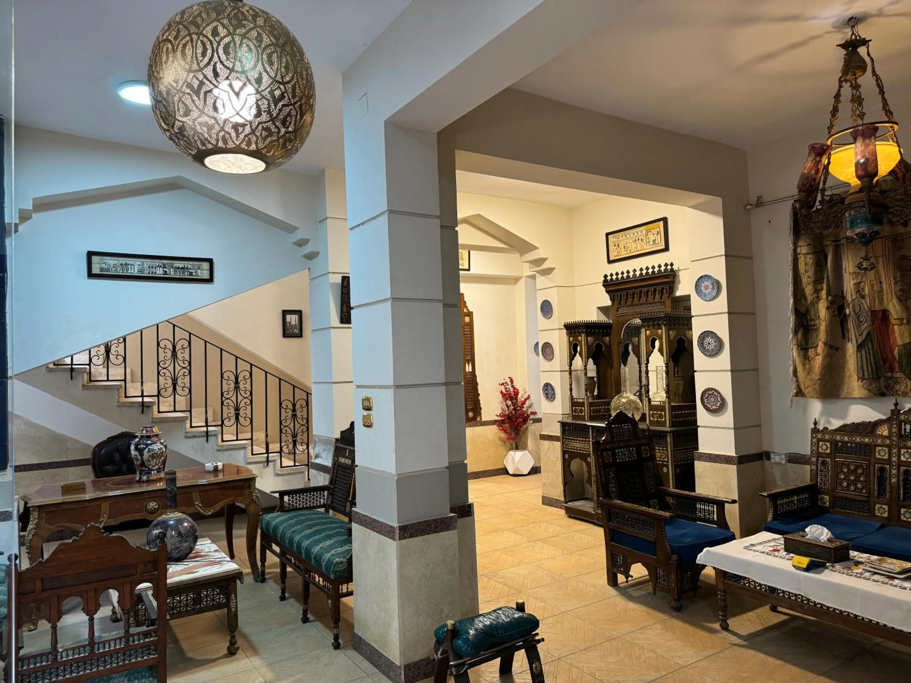 Living room in Osiris pyramids view inn