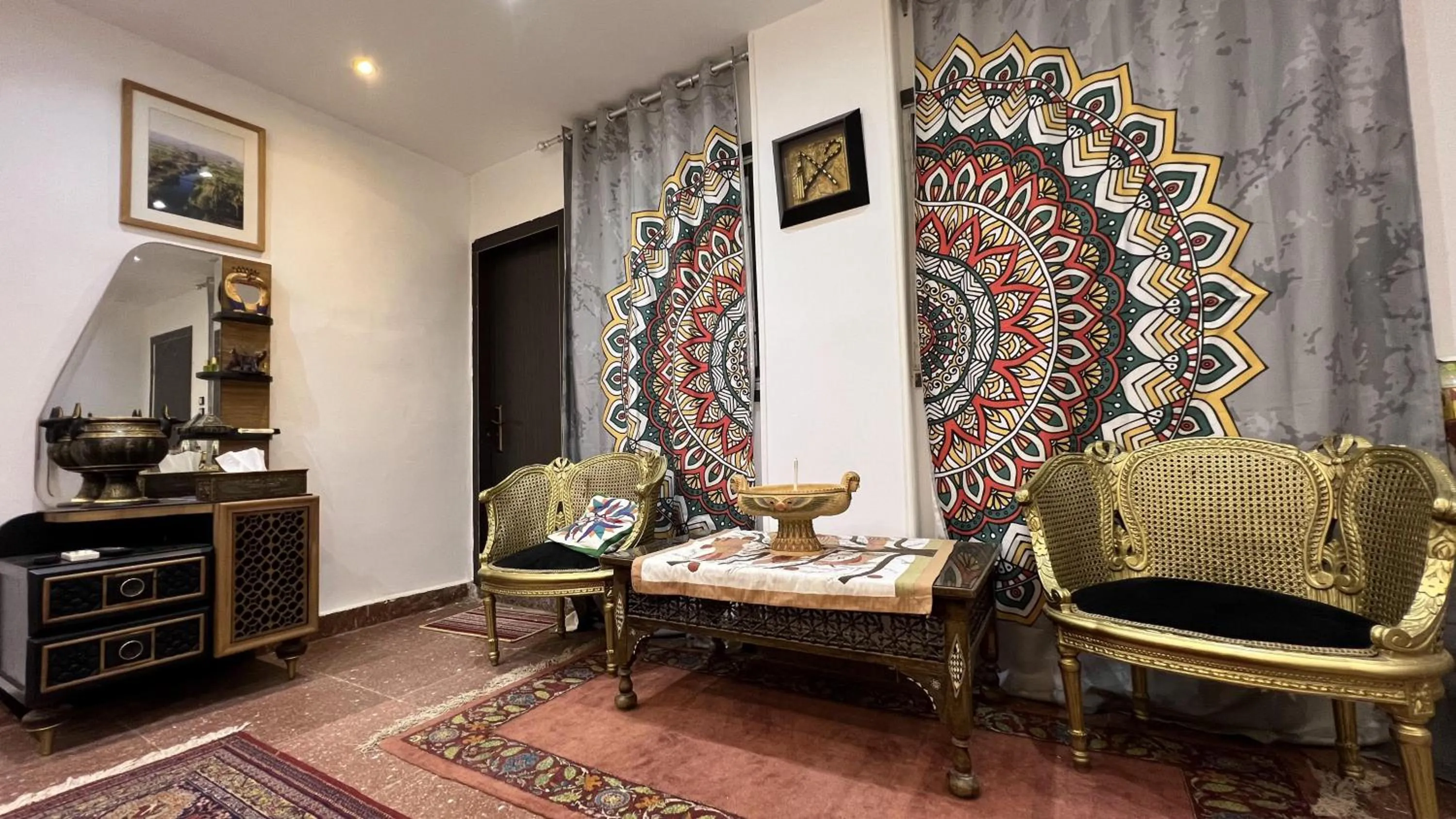 Living room in Osiris pyramids view inn