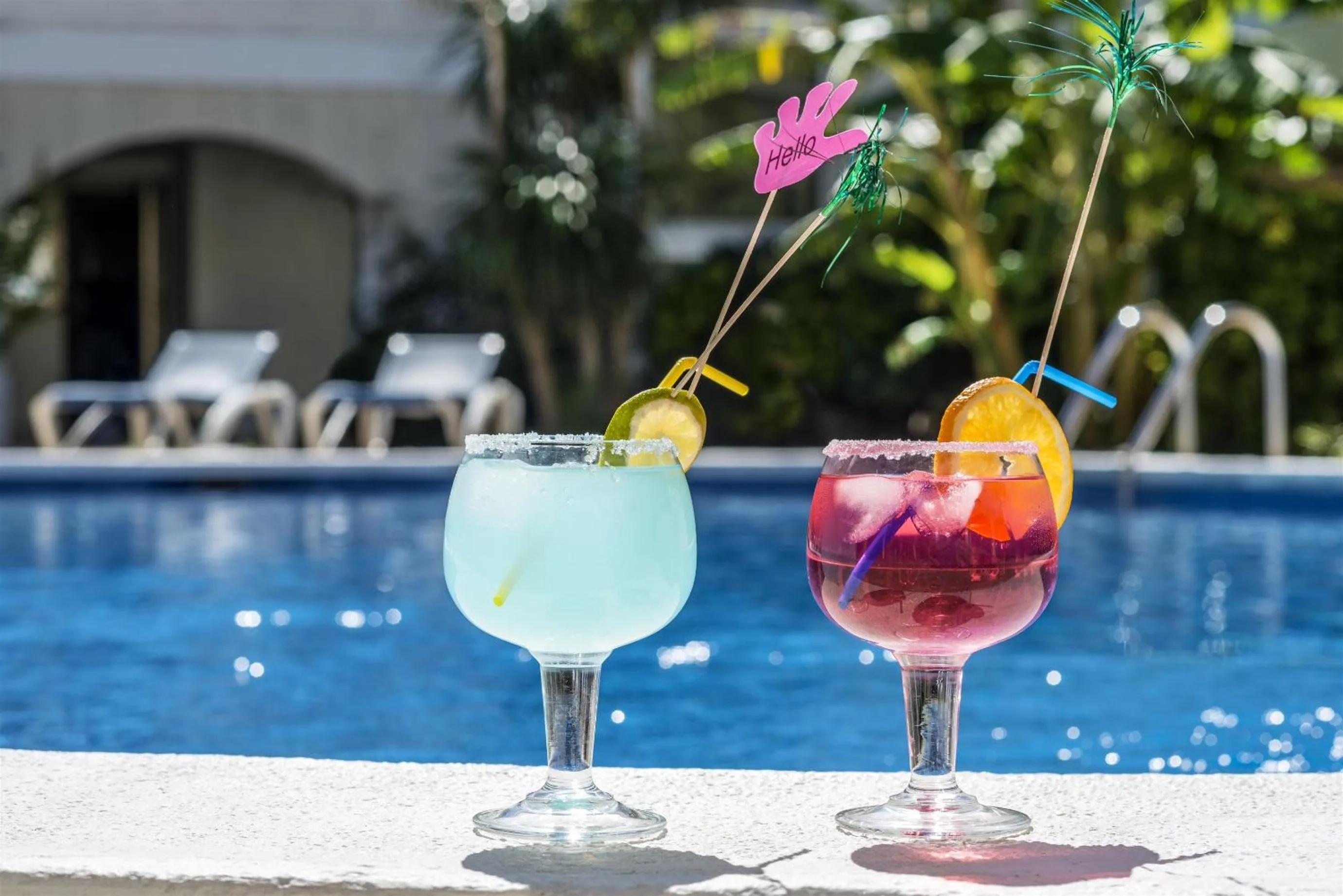 Swimming pool in 4R Meridià Mar