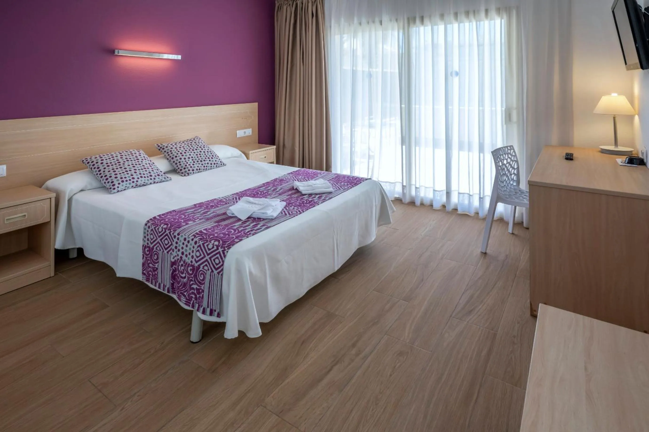 Photo of the whole room, Bed in 4R Meridià Mar