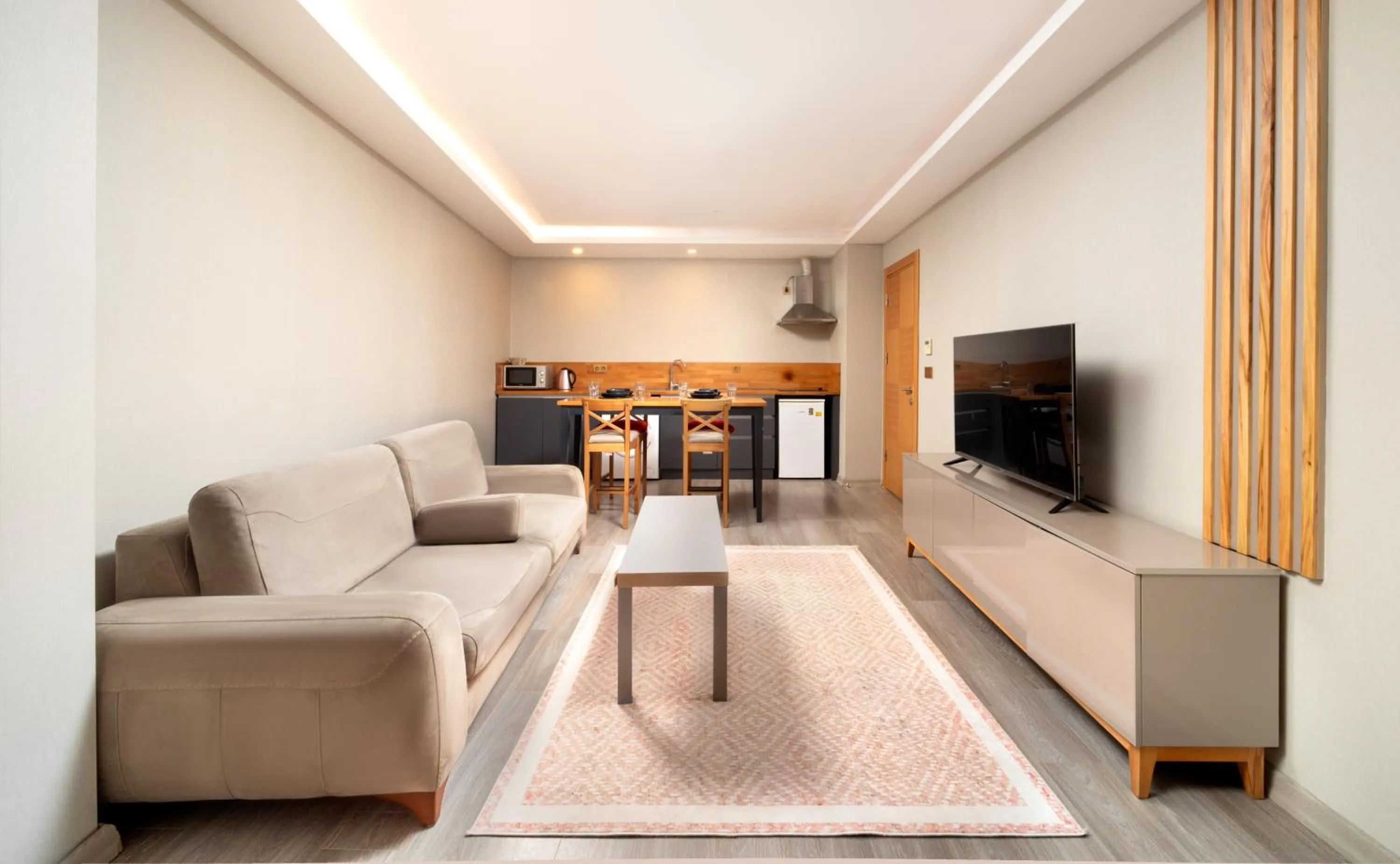 Communal lounge/ TV room in Park Çağlayan Hotel