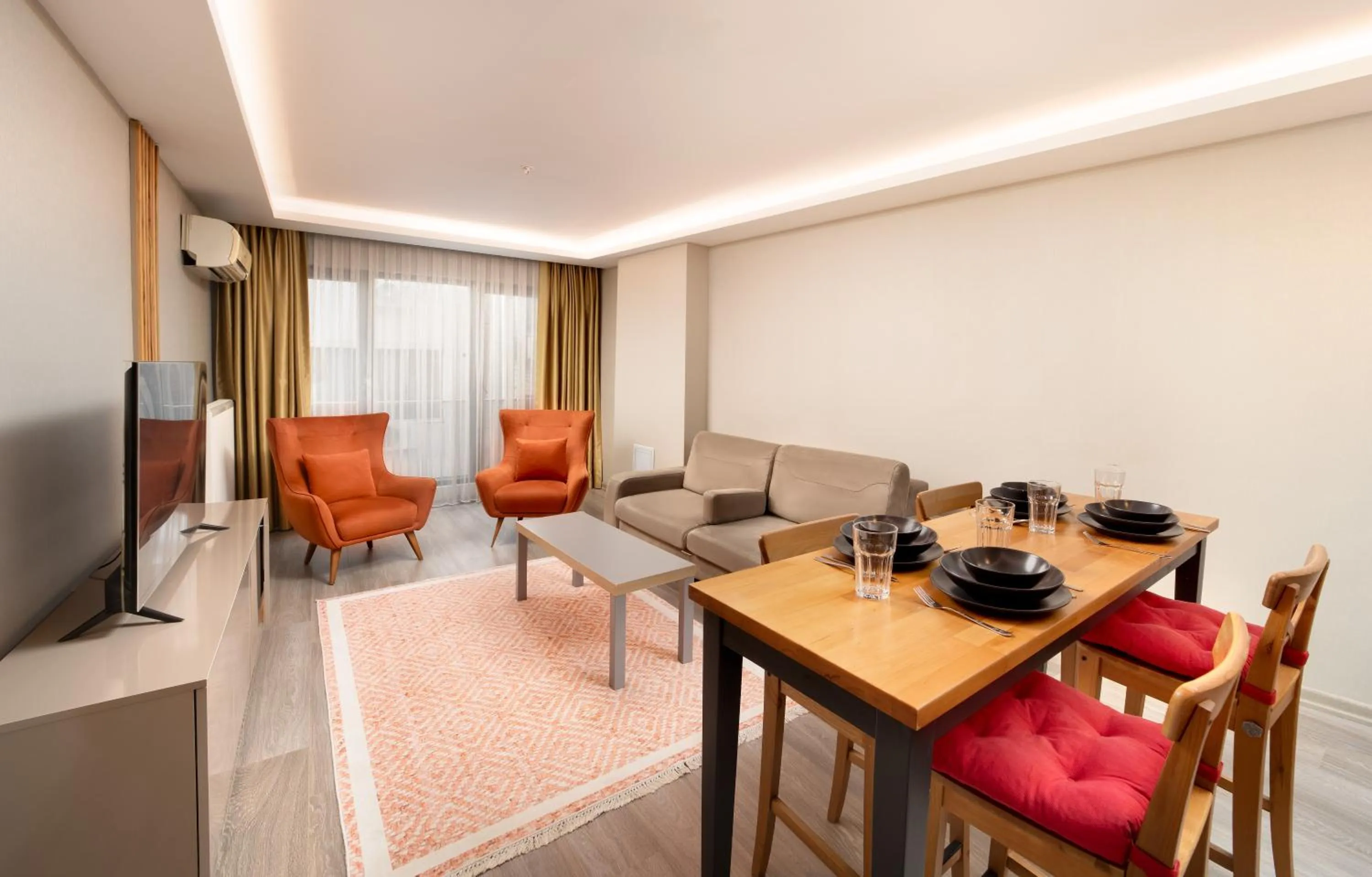 Communal lounge/ TV room in Park Çağlayan Hotel
