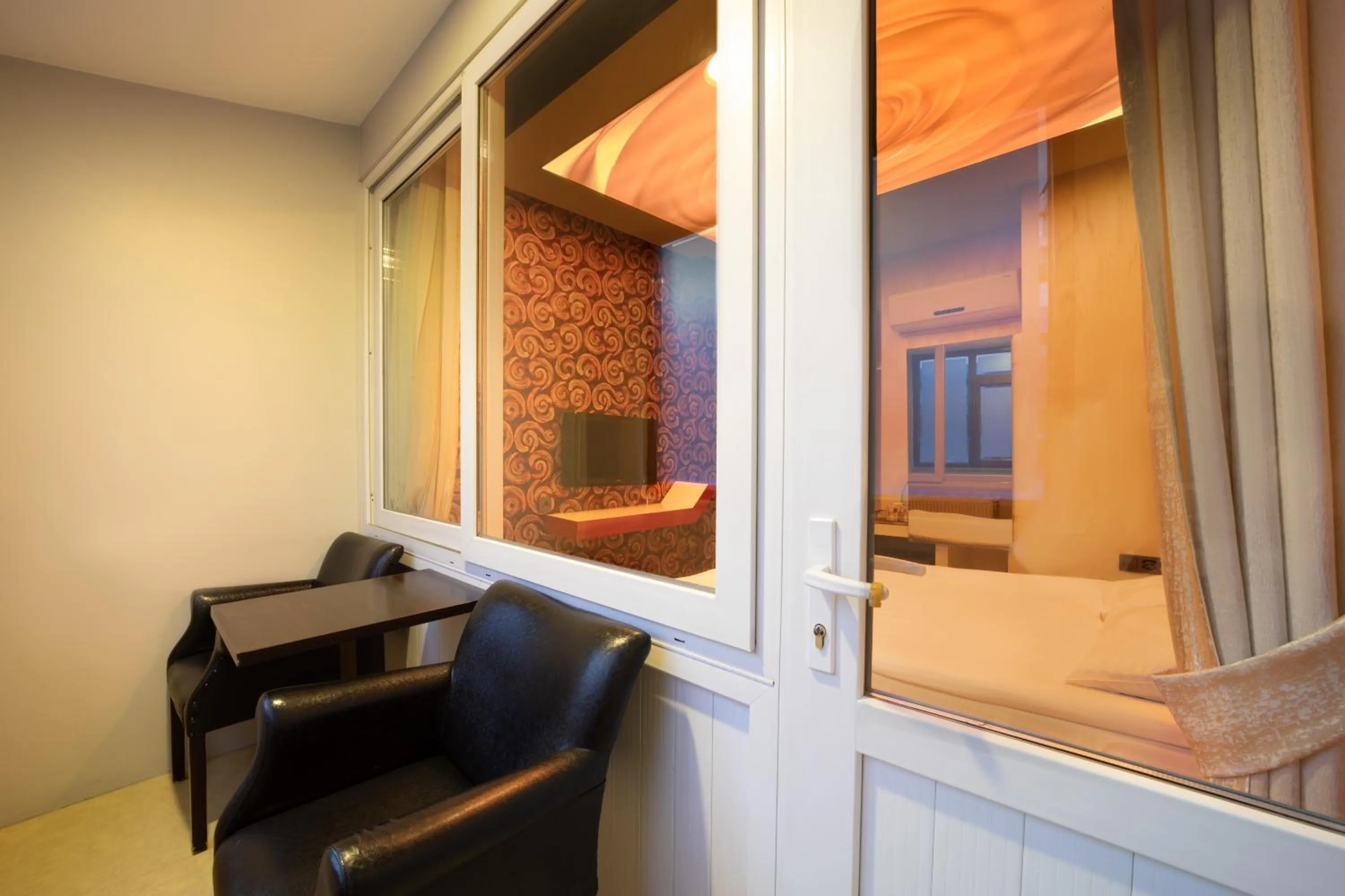 Seating area, Bed in Park Çağlayan Hotel