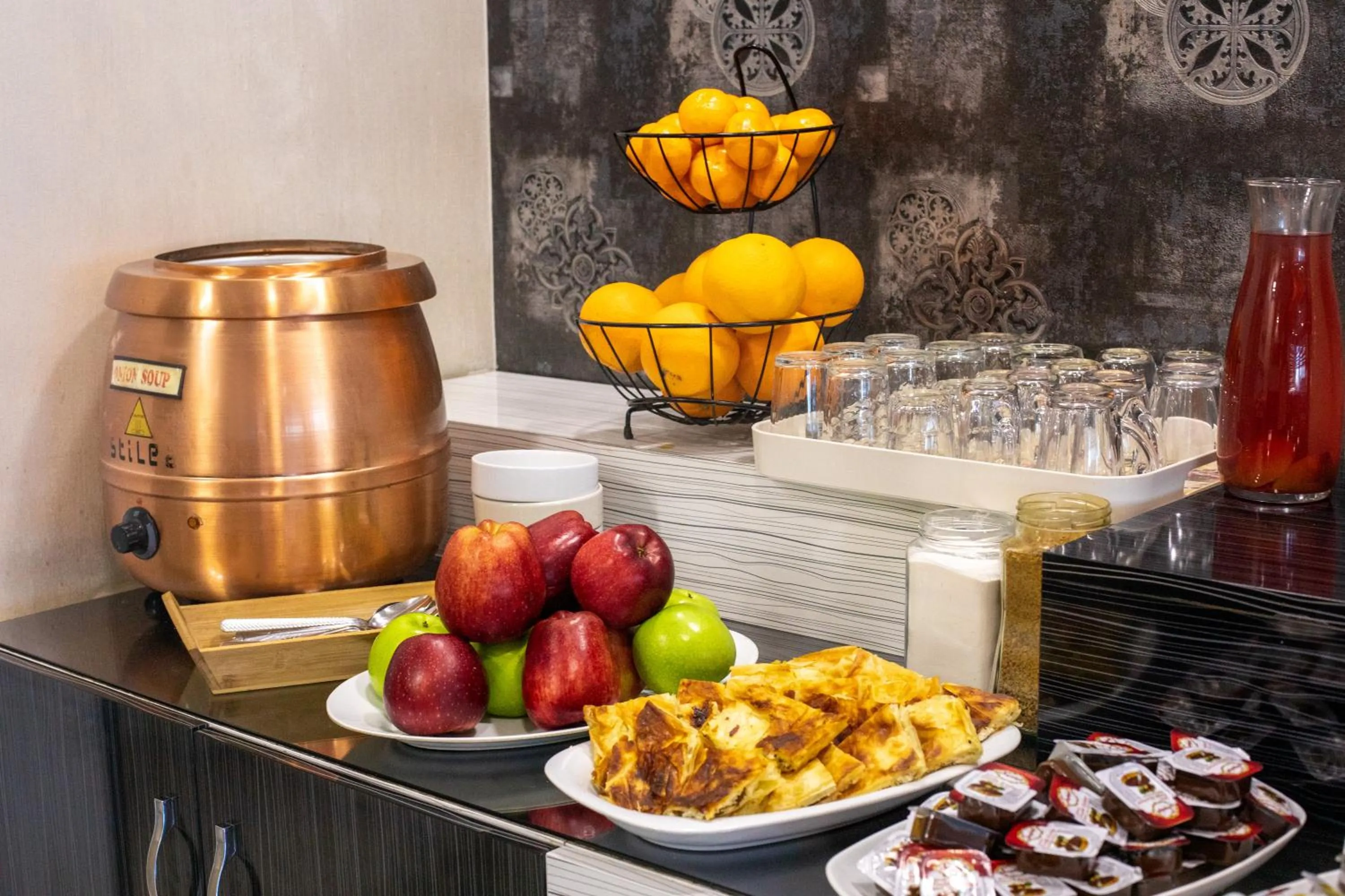 Restaurant/places to eat in Park Çağlayan Hotel