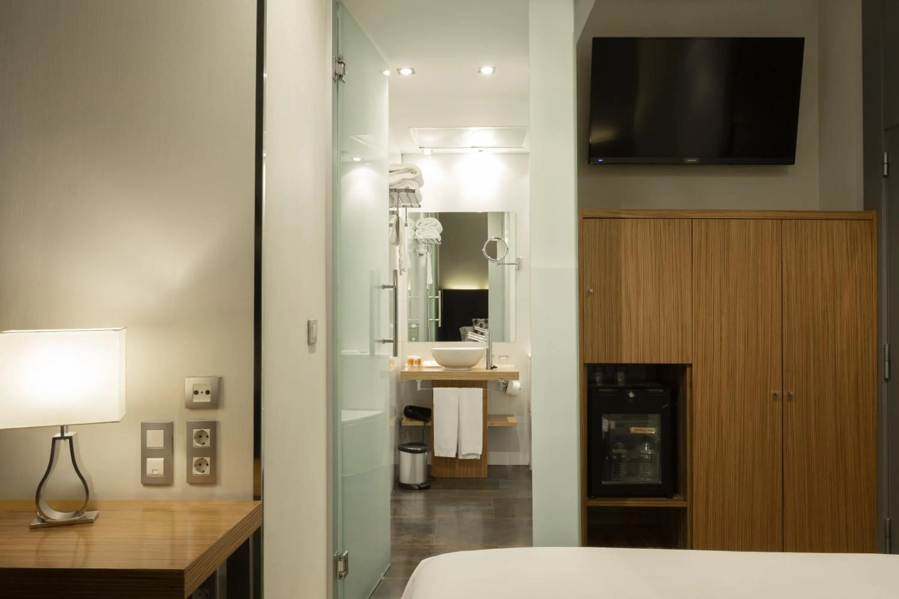 Shower, Bed in Petit Palace Plaza del Carmen