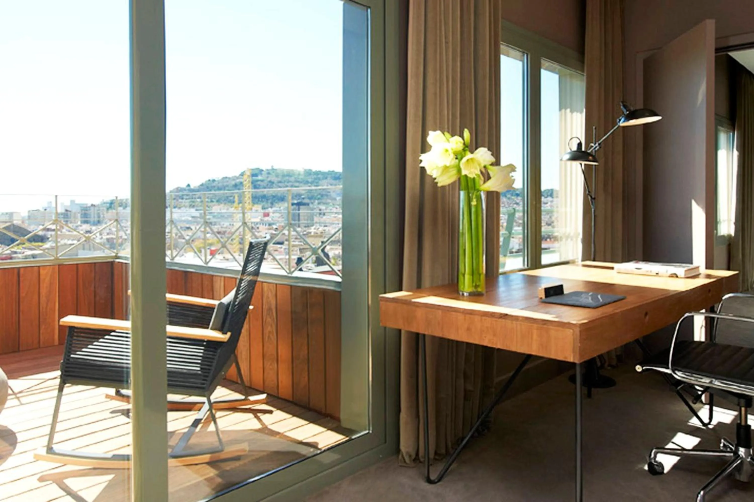 Photo of the whole room in Le Meridien Barcelona