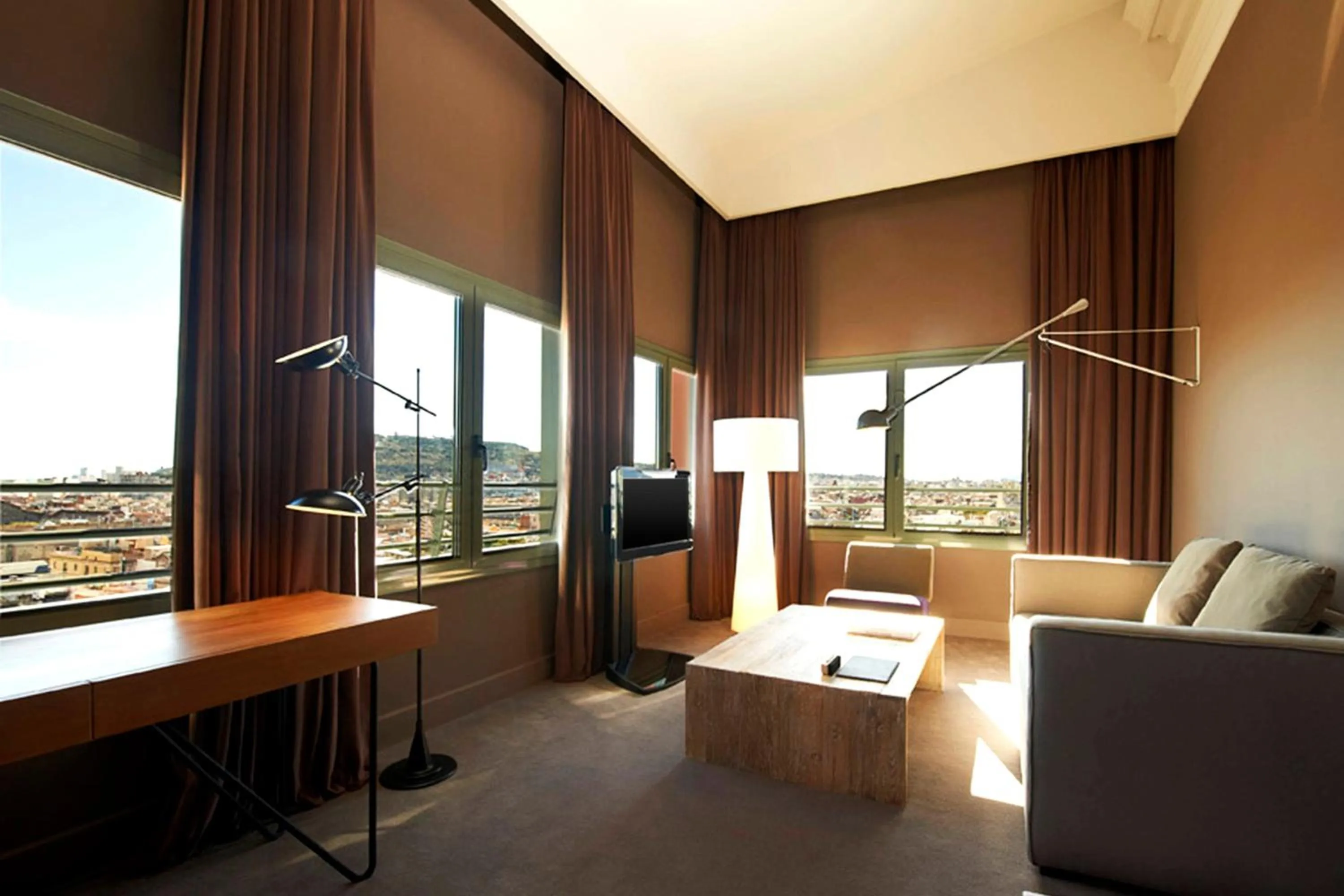 Photo of the whole room in Le Meridien Barcelona