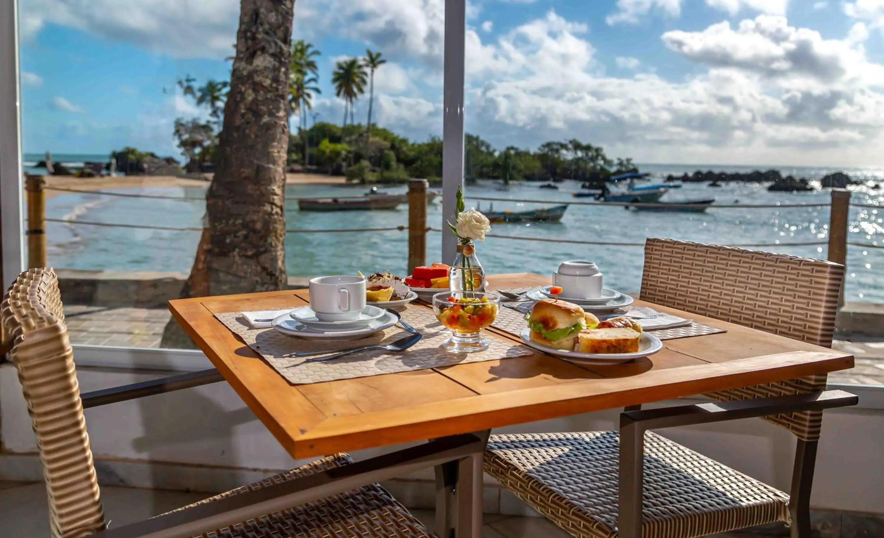 Breakfast in Aqua by Sambass