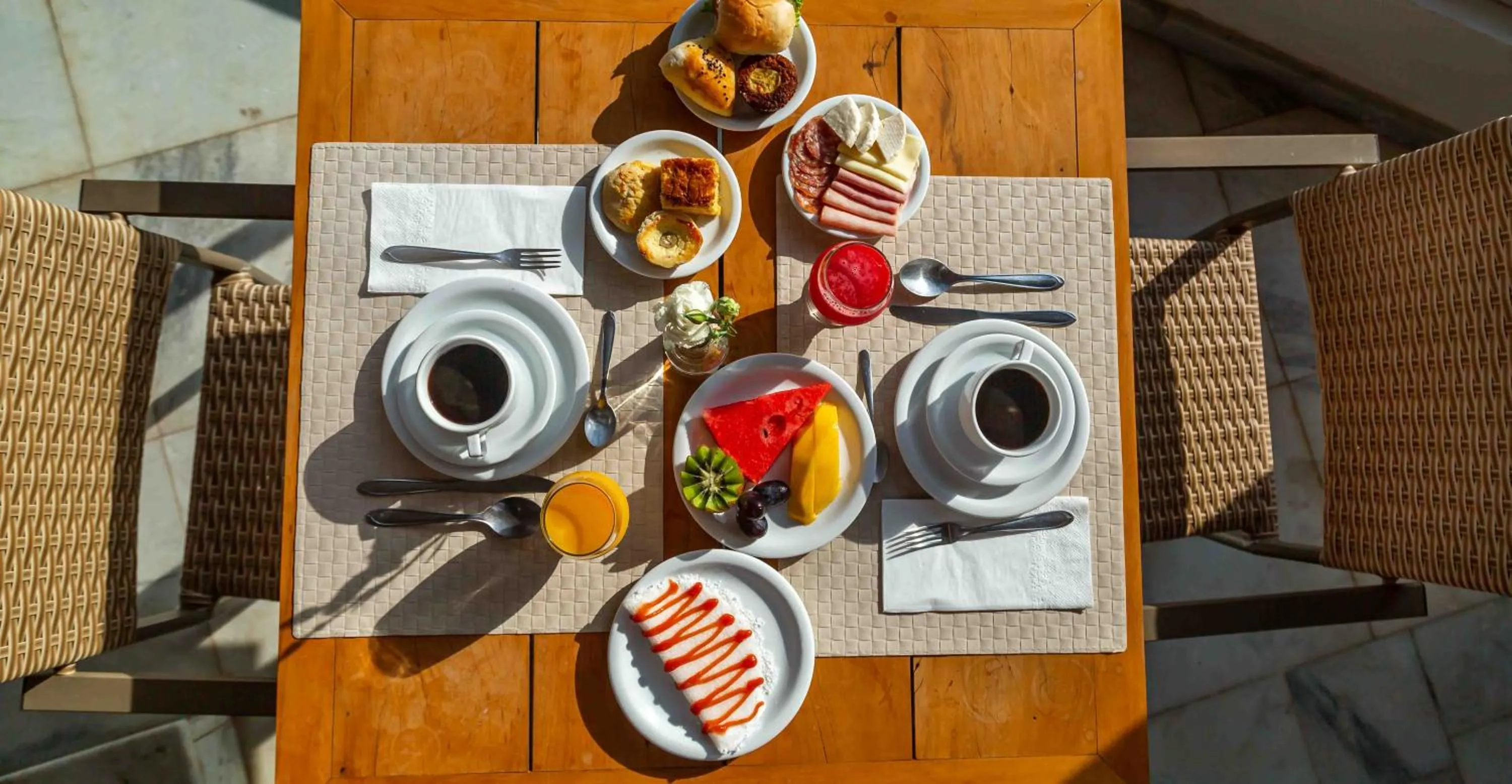 Breakfast in Aqua by Sambass