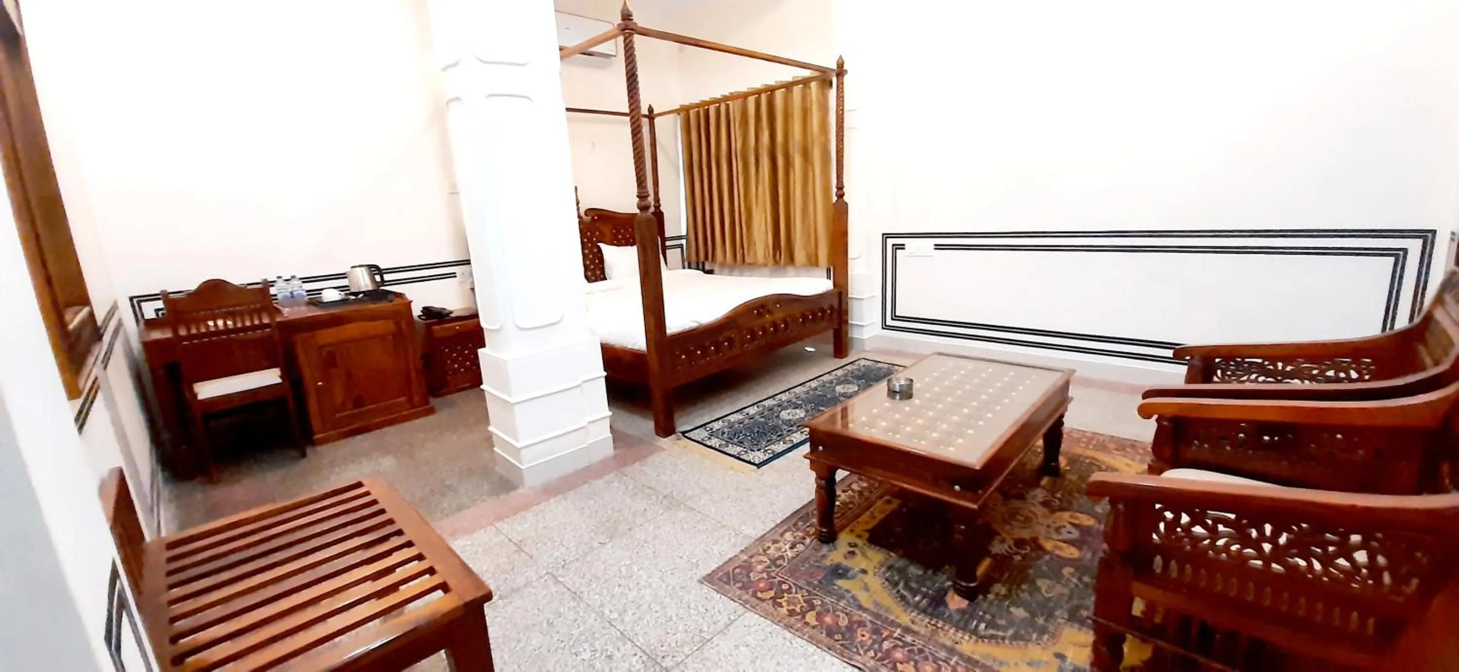 TV and multimedia, Bed in Hotel MSD Niwas