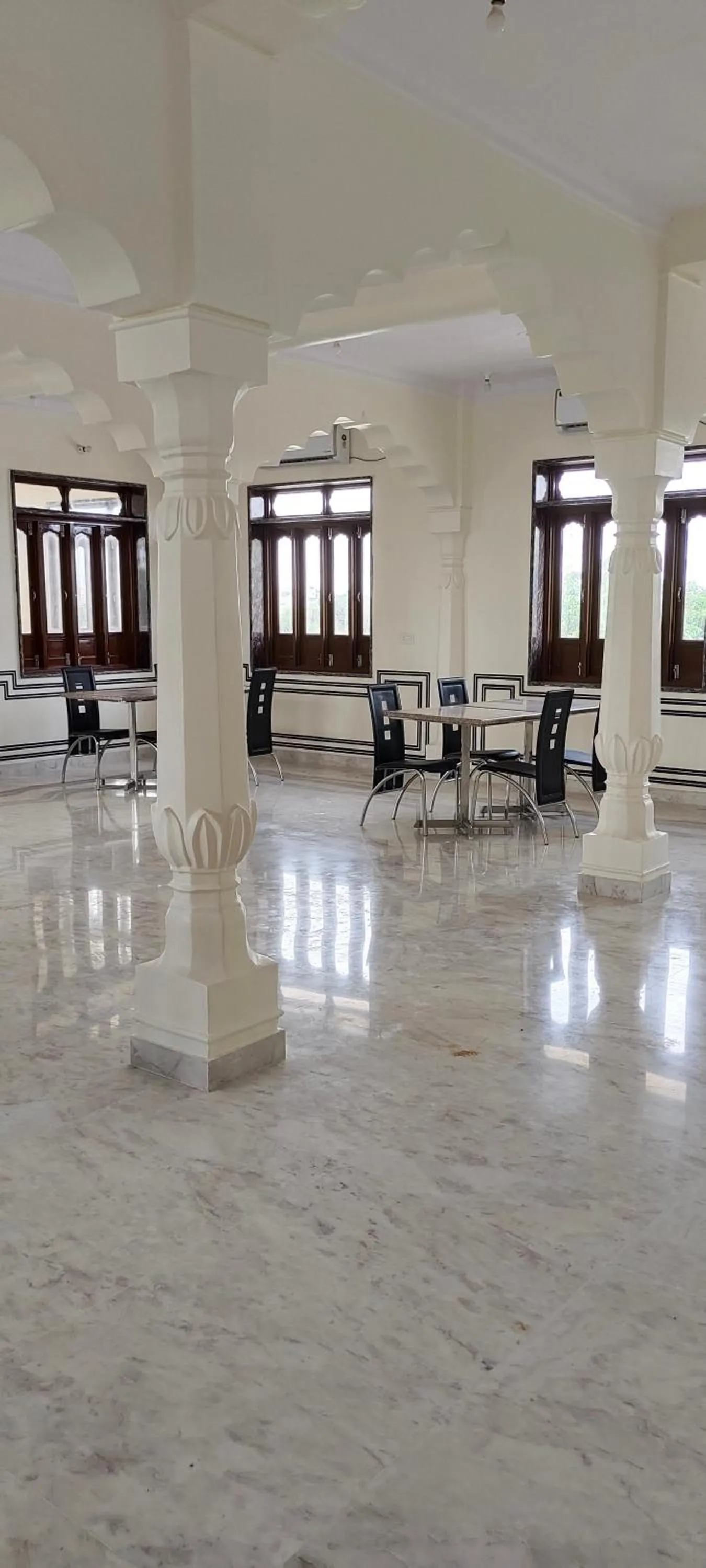 Restaurant/places to eat in Hotel MSD Niwas