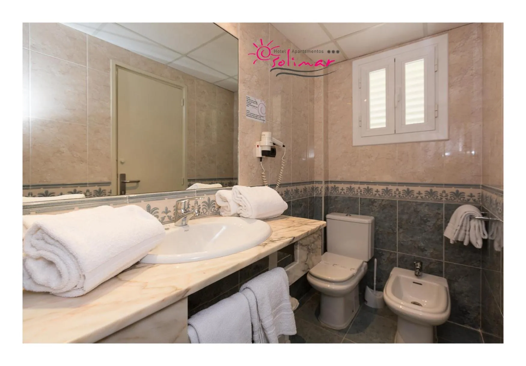 Bathroom in Hotel Apartamentos Solimar