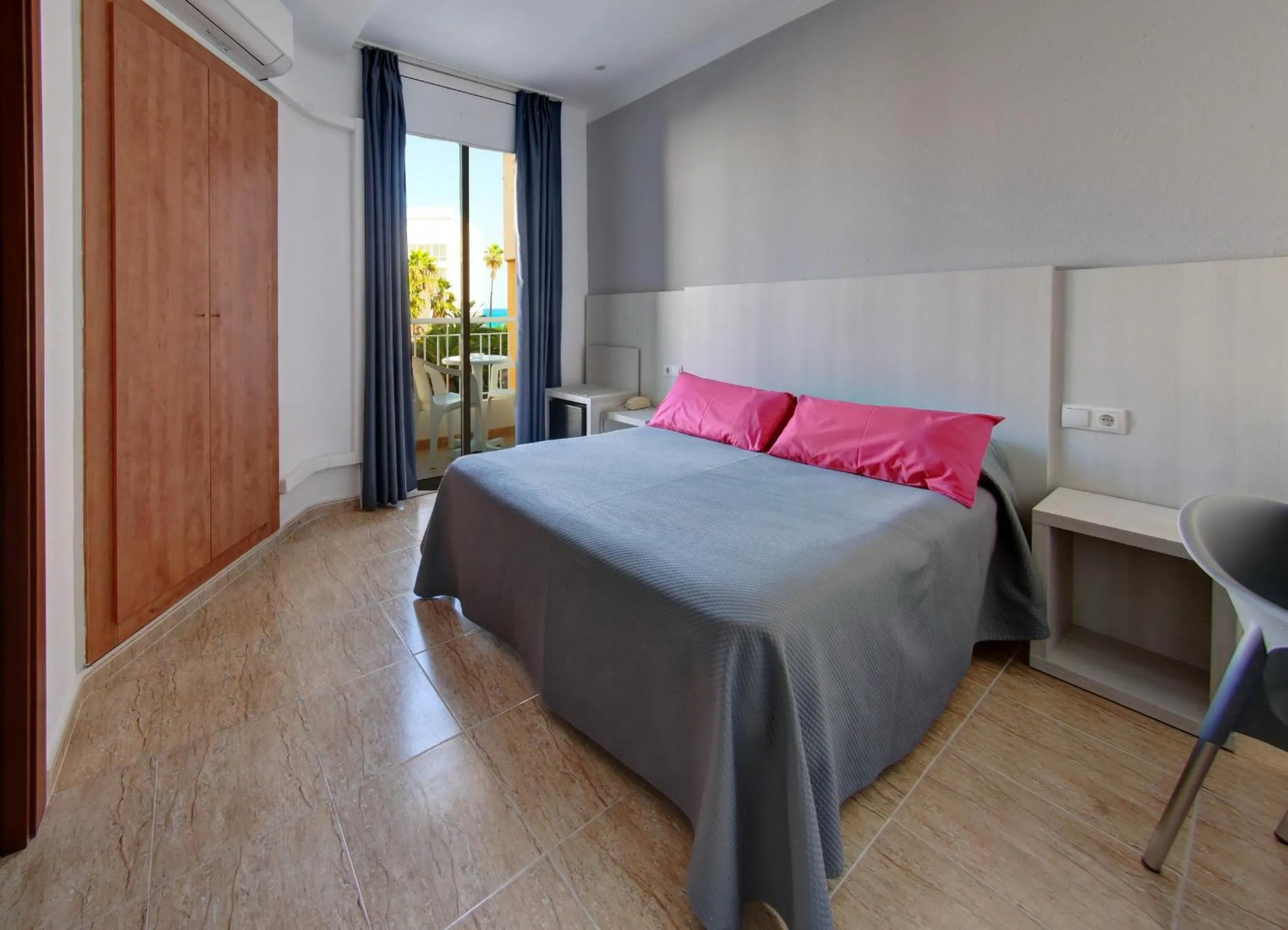 Photo of the whole room, Bed in Hotel Apartamentos Solimar