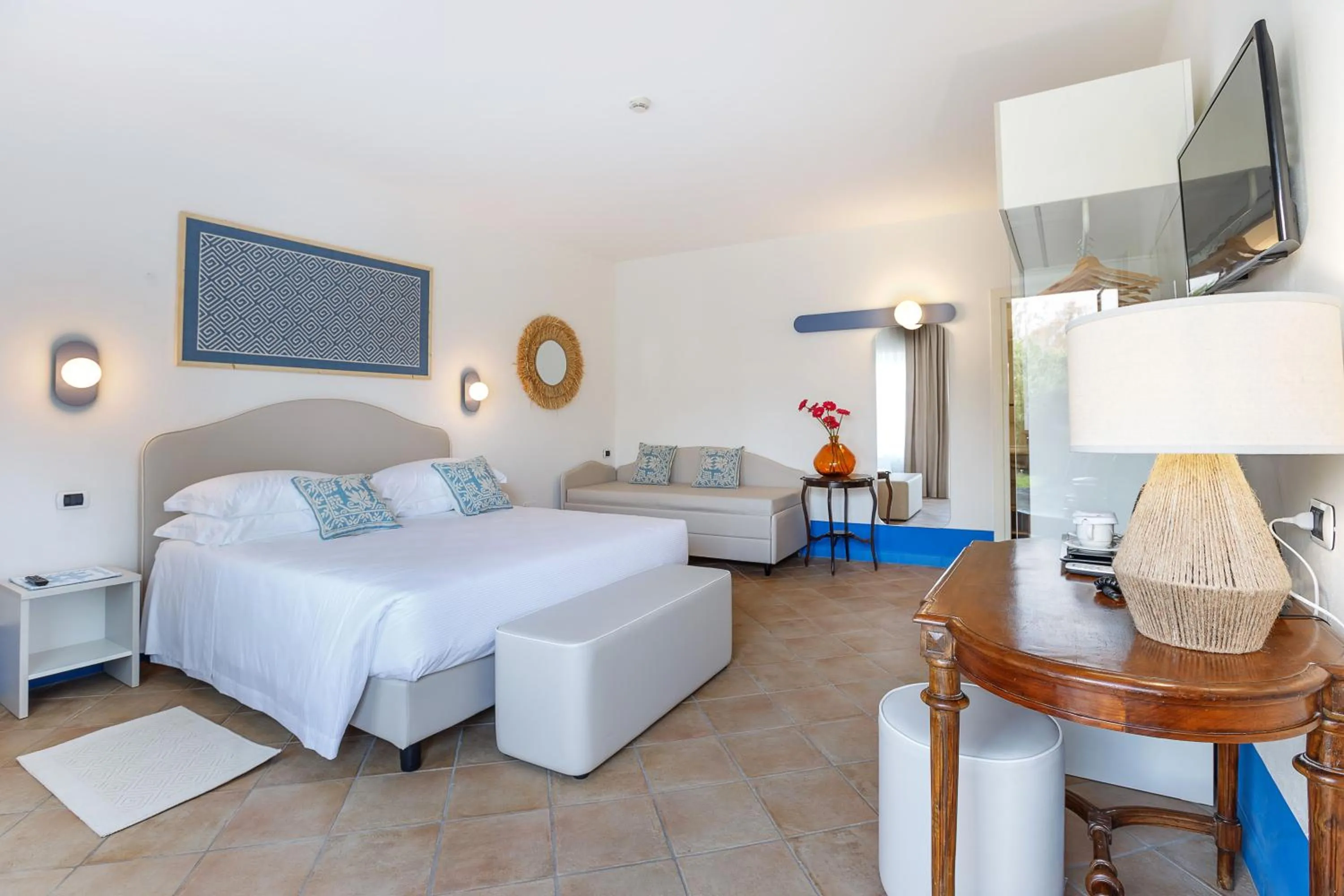 Communal lounge/ TV room, Bed in Riva di Palo Beach Hotel