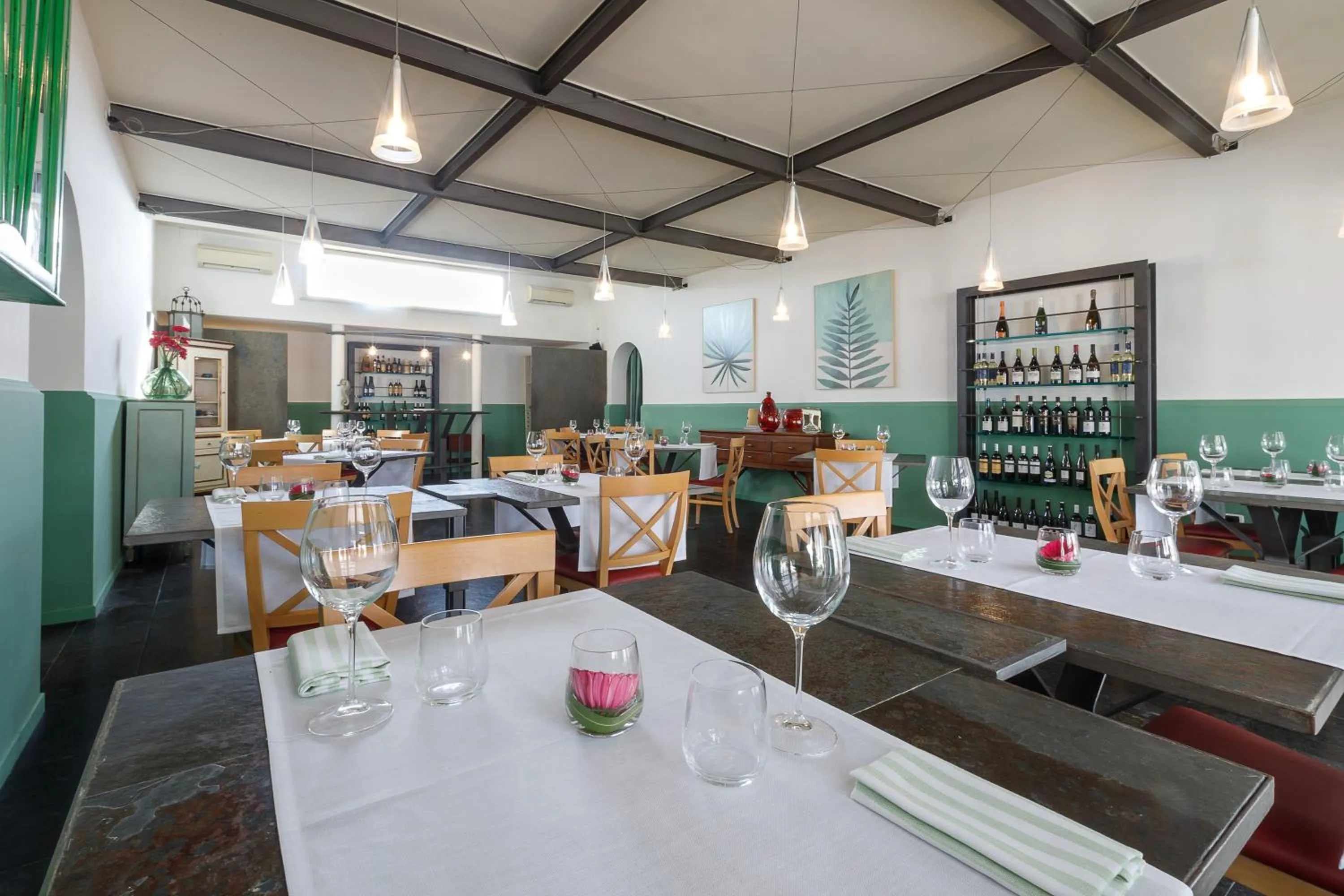 Restaurant/places to eat in Riva di Palo Beach Hotel