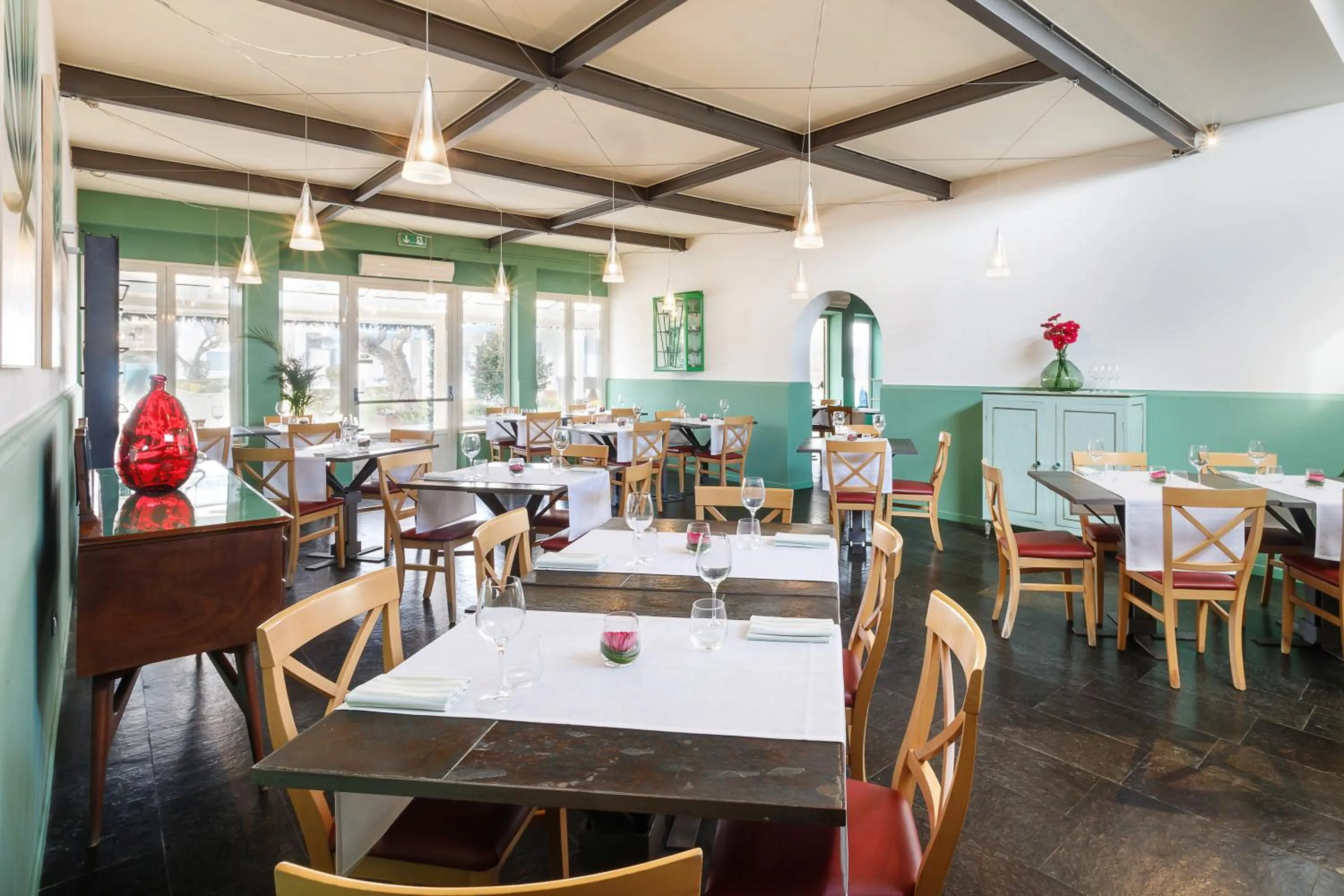 Restaurant/places to eat in Riva di Palo Beach Hotel