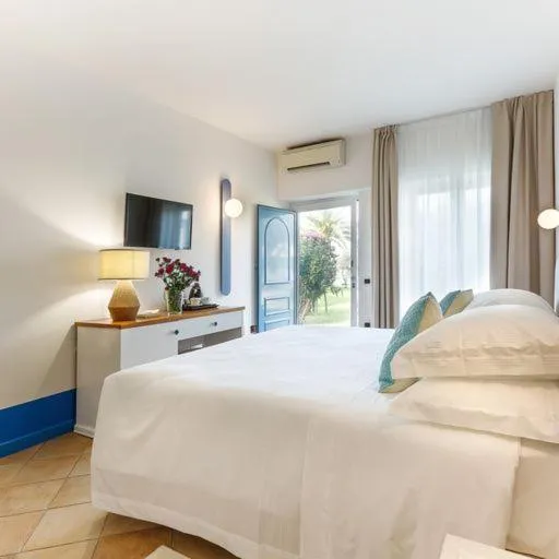 Bed in Riva di Palo Beach Hotel