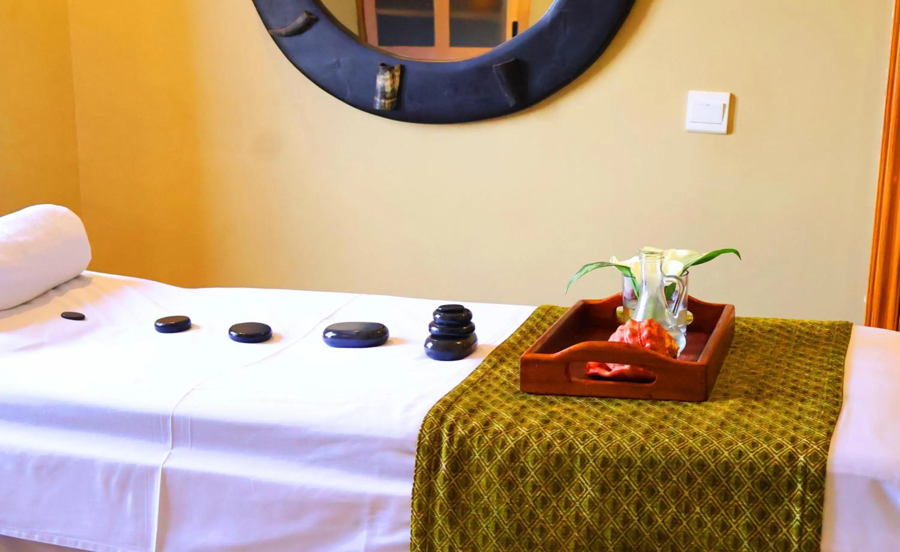 Massage, Bed in Urban Park Suites Hotel