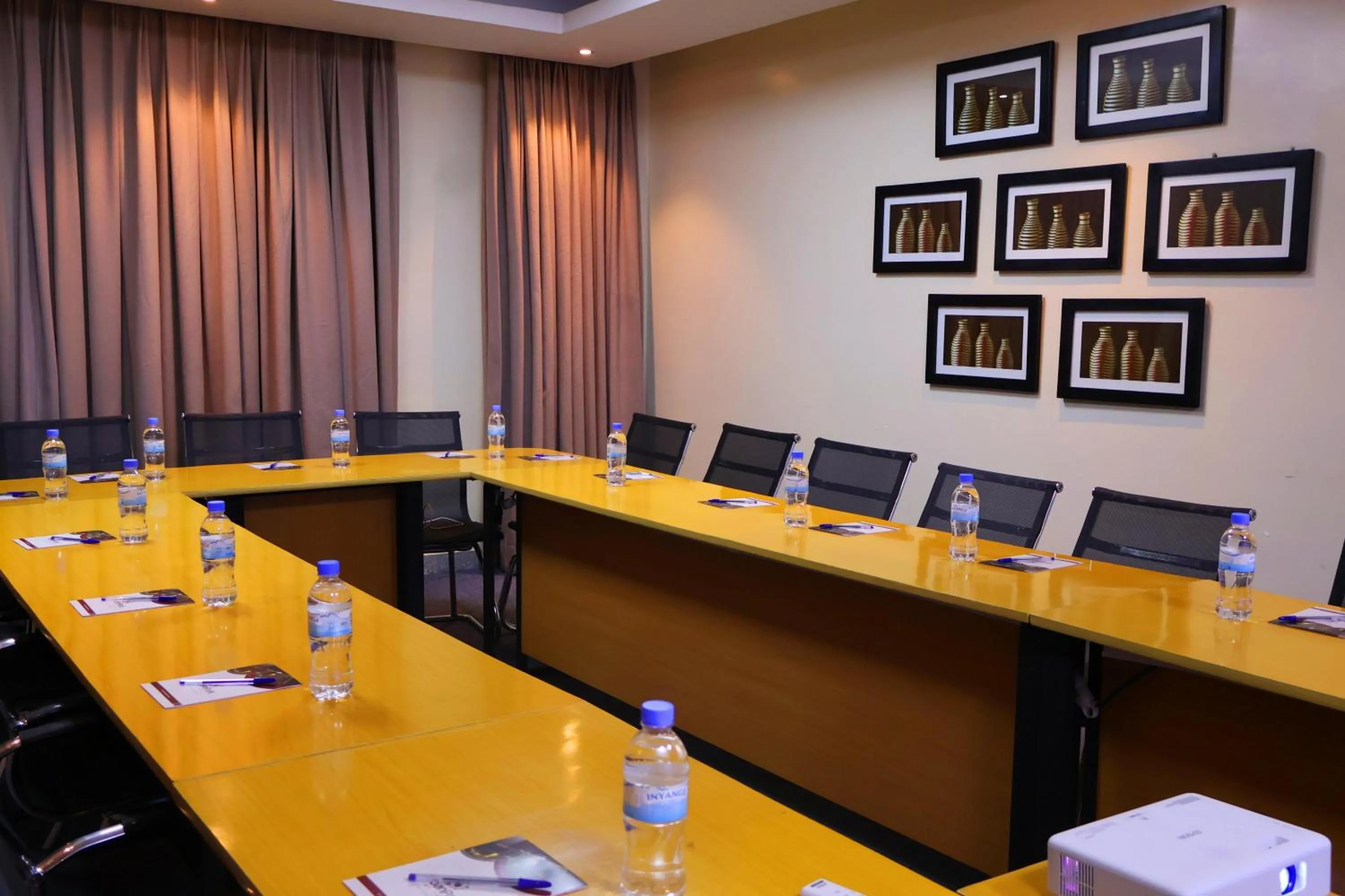 Meeting/conference room in Urban Park Suites Hotel